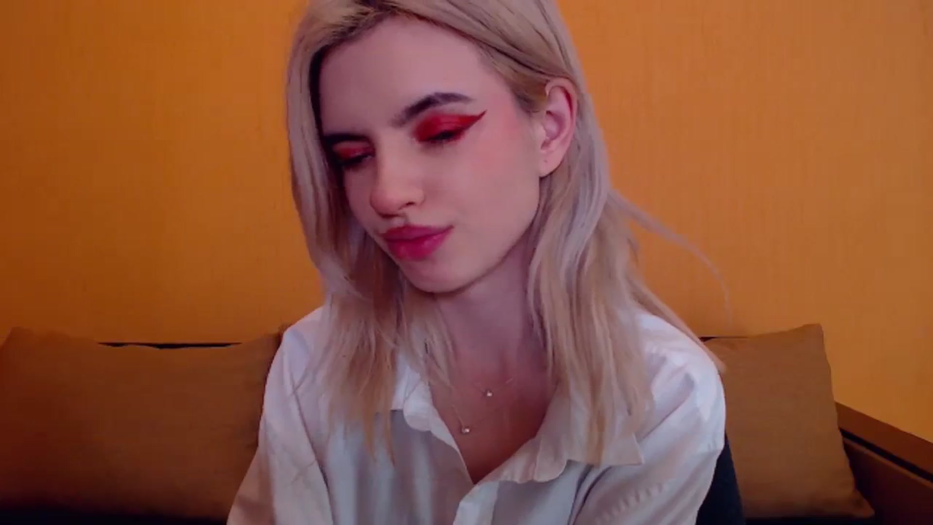 Gallery image thumbnail from Erineys's myfreecams stream on, 12/25/2023, 18:40 image 4 of 20