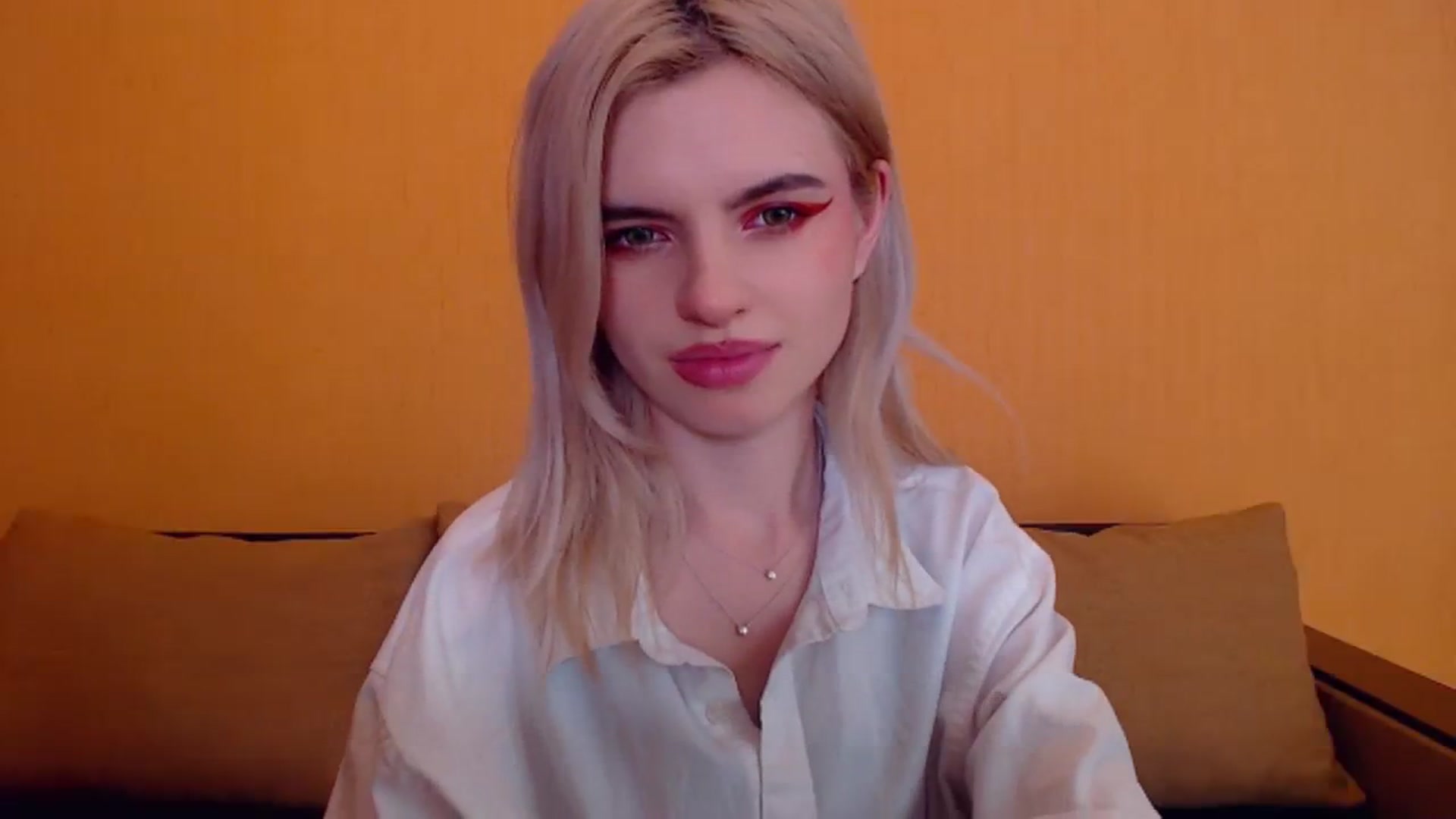 Gallery image thumbnail from Erineys's myfreecams stream on, 12/25/2023, 18:40 image 8 of 20