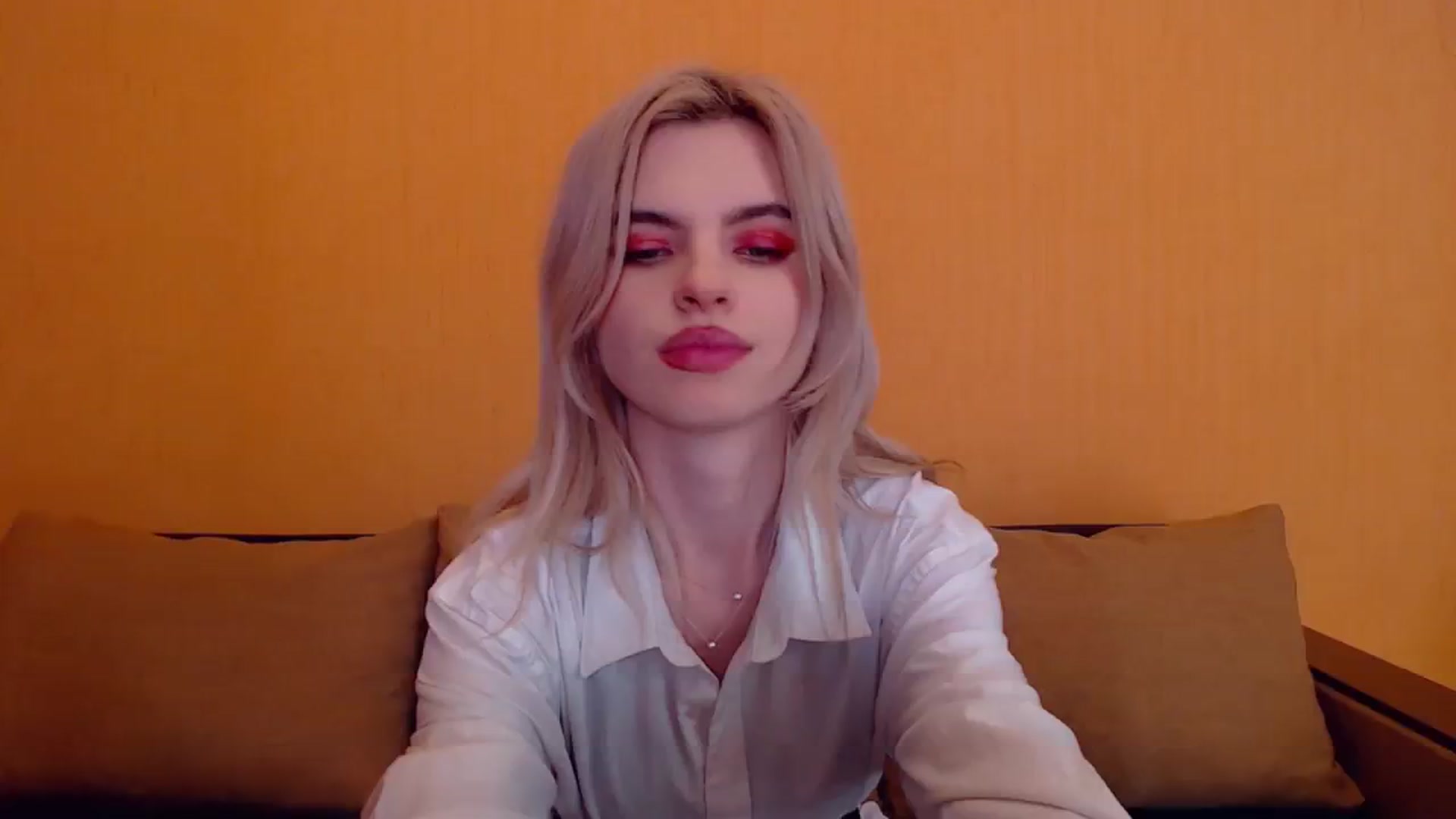 Gallery image thumbnail from Erineys's myfreecams stream on, 12/25/2023, 18:40 image 11 of 20