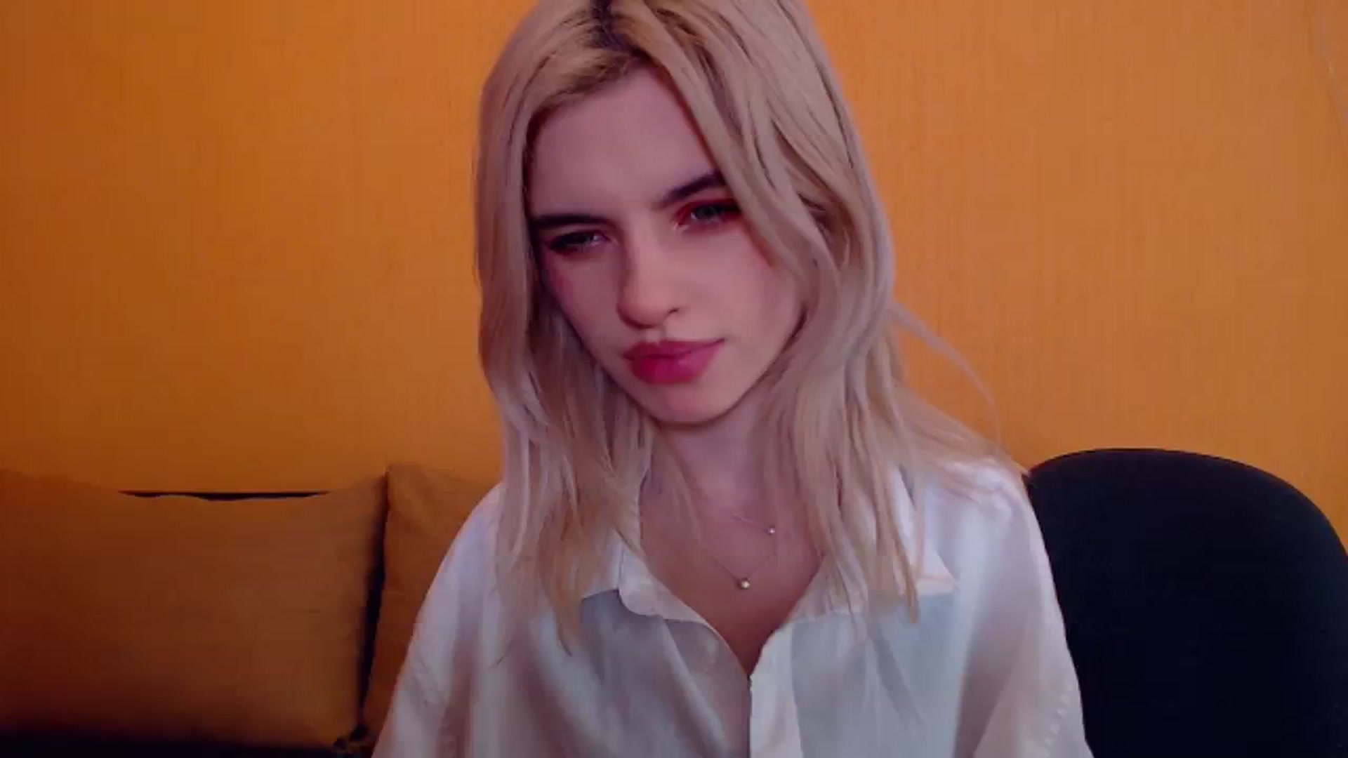 Gallery image thumbnail from Erineys's myfreecams stream on, 12/25/2023, 18:40 image 19 of 20
