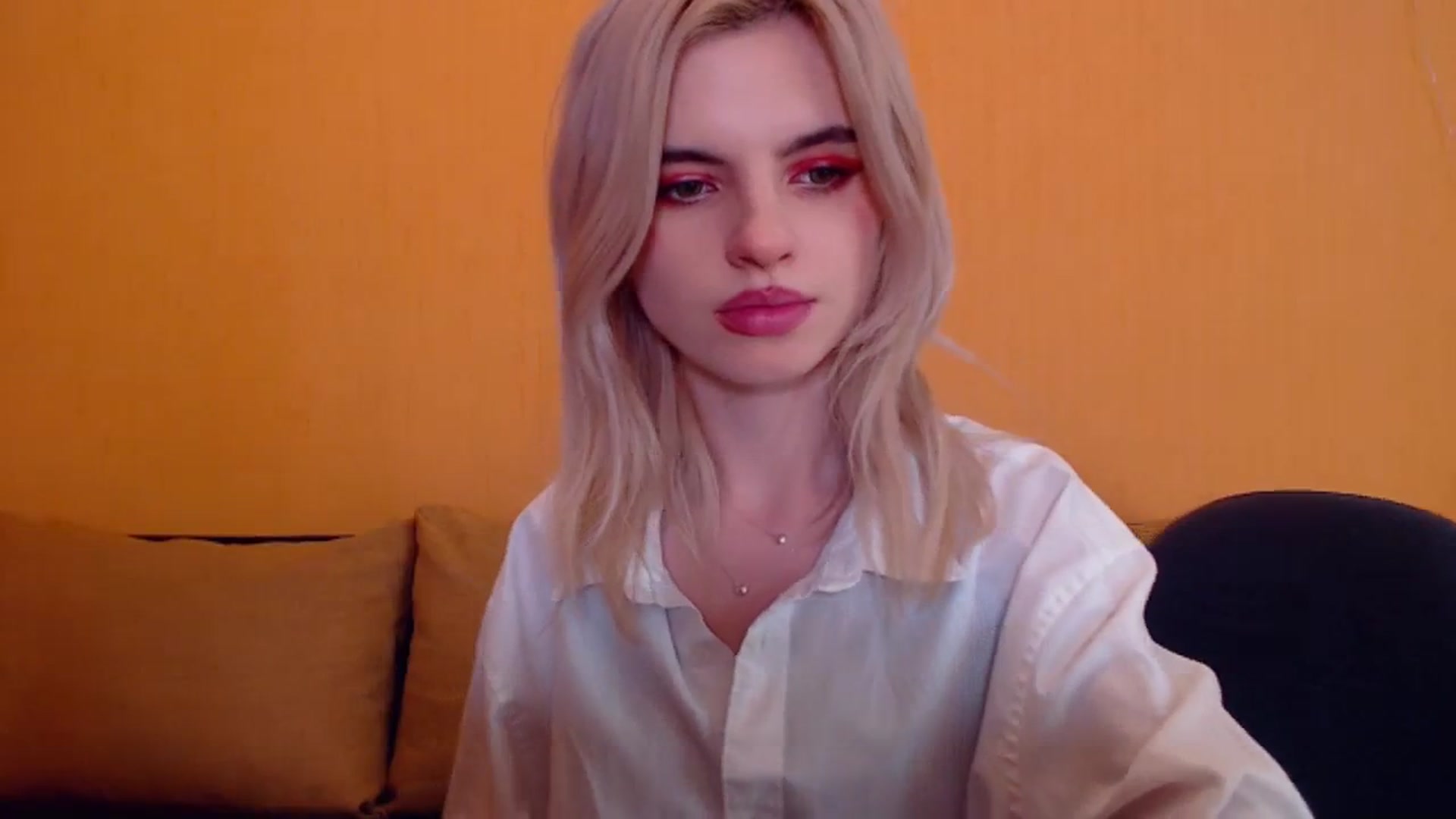 Gallery image thumbnail from Erineys's myfreecams stream on, 12/25/2023, 18:40 image 14 of 20