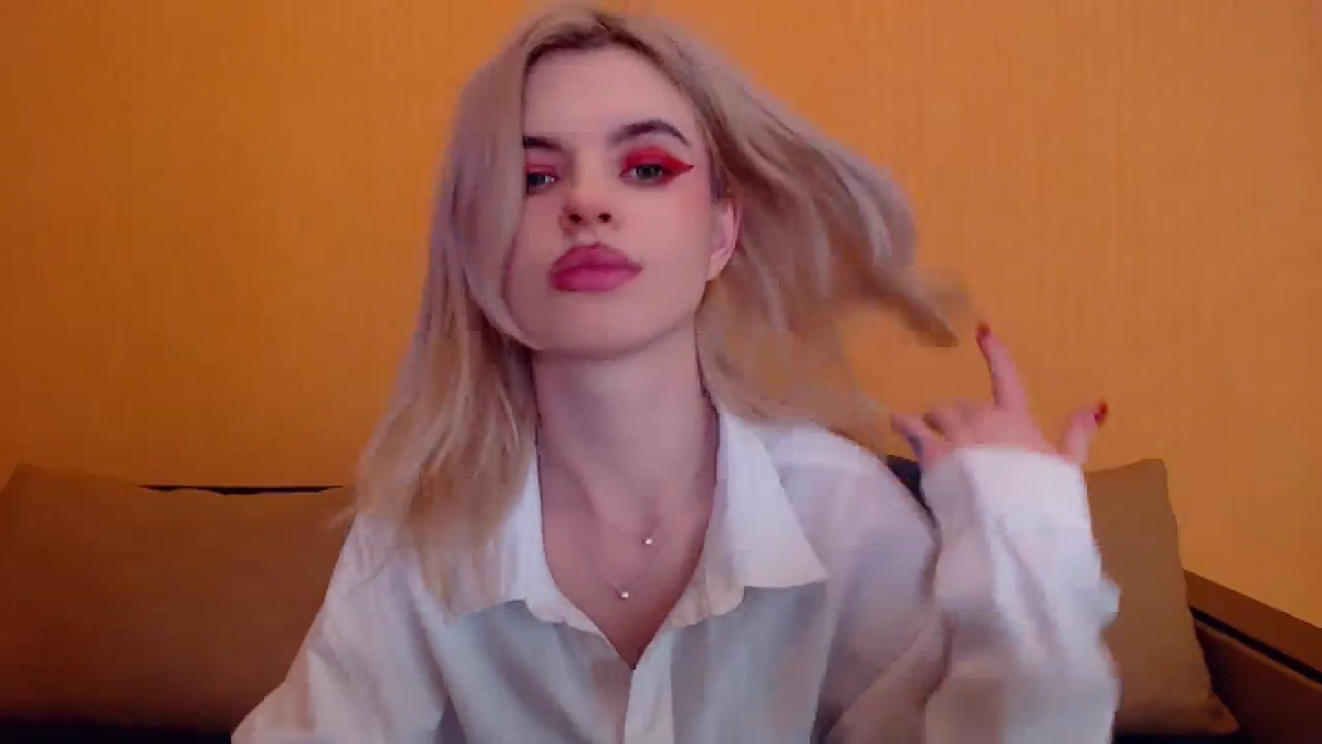 Gallery image thumbnail from Erineys's myfreecams stream on, 12/25/2023, 18:40 image 5 of 20