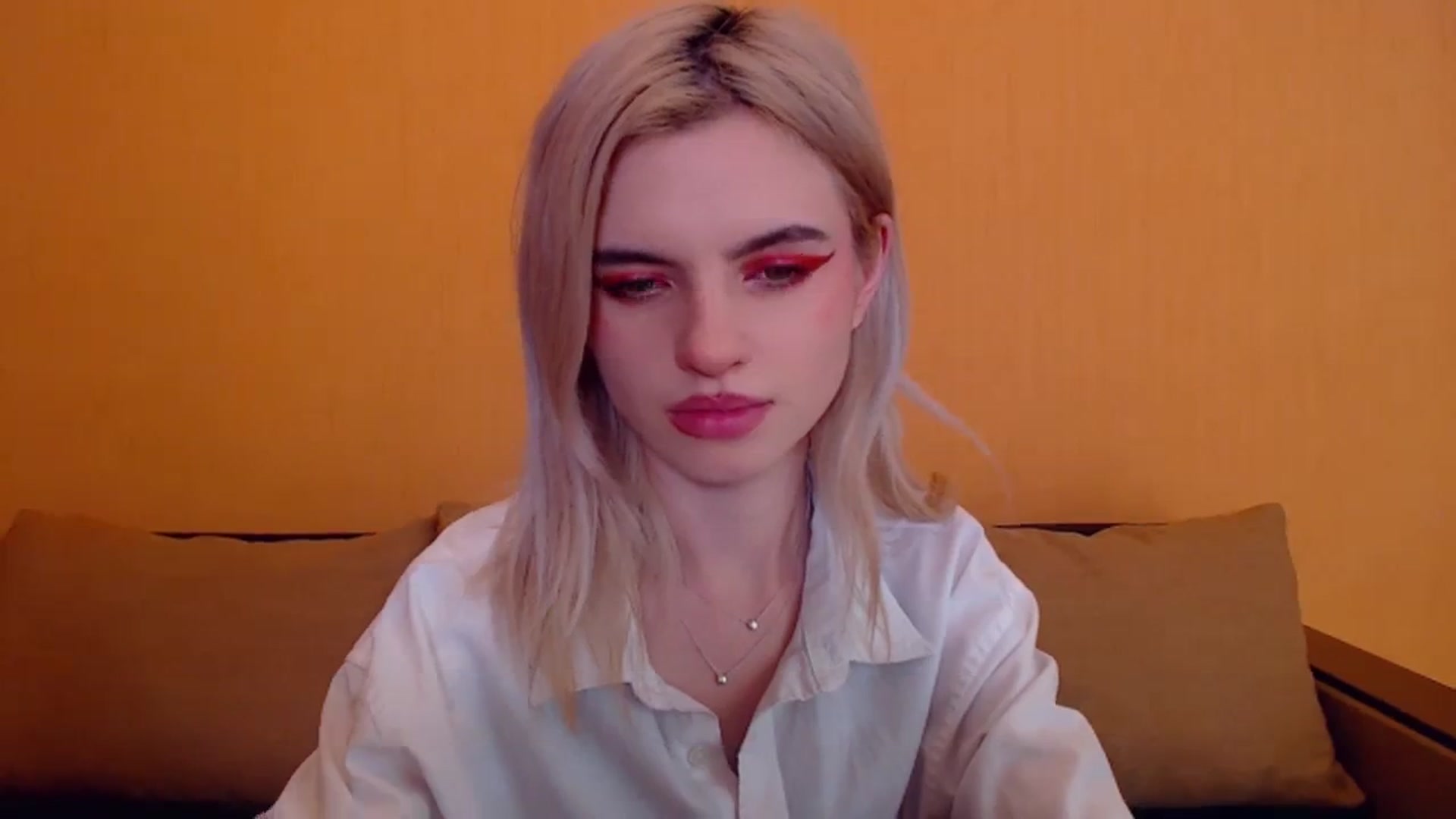 Gallery image thumbnail from Erineys's myfreecams stream on, 12/25/2023, 18:40 image 9 of 20