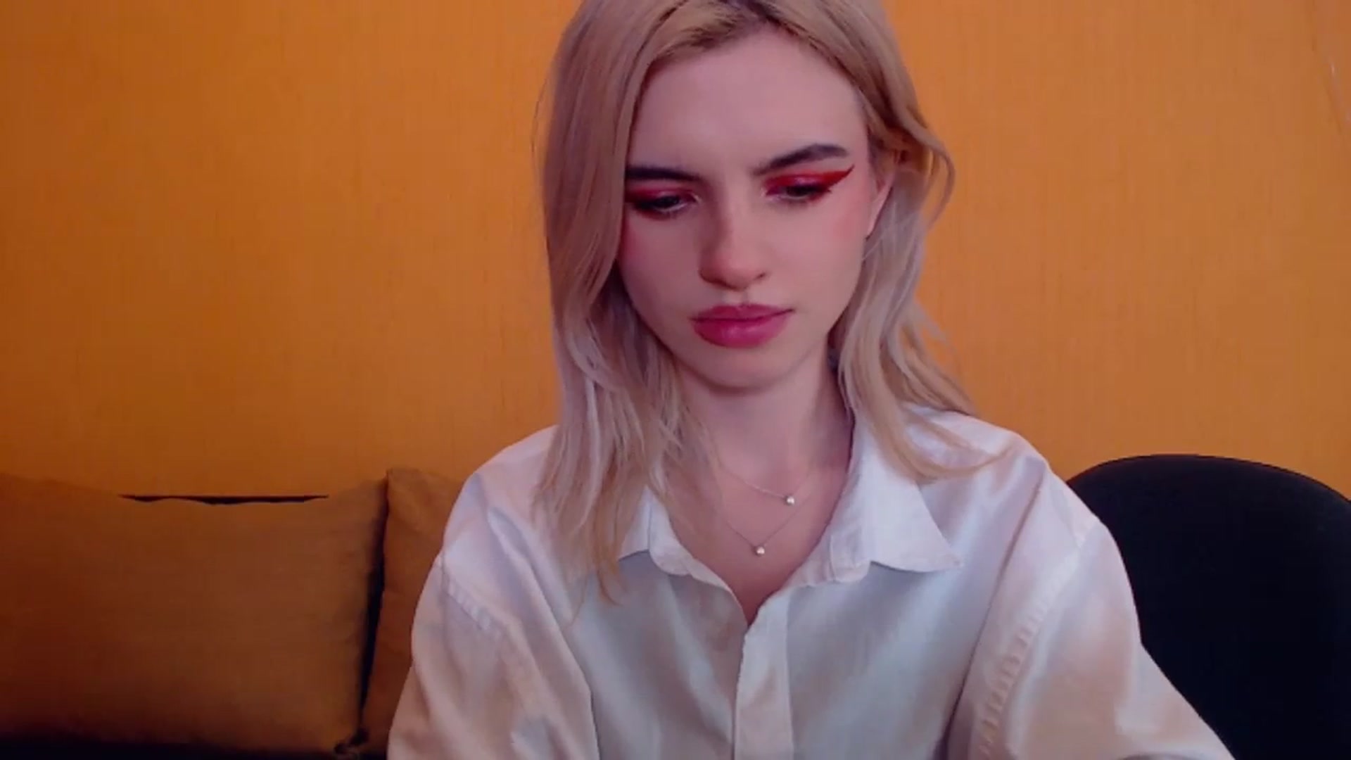 Gallery image thumbnail from Erineys's myfreecams stream on, 12/25/2023, 18:40 image 18 of 20