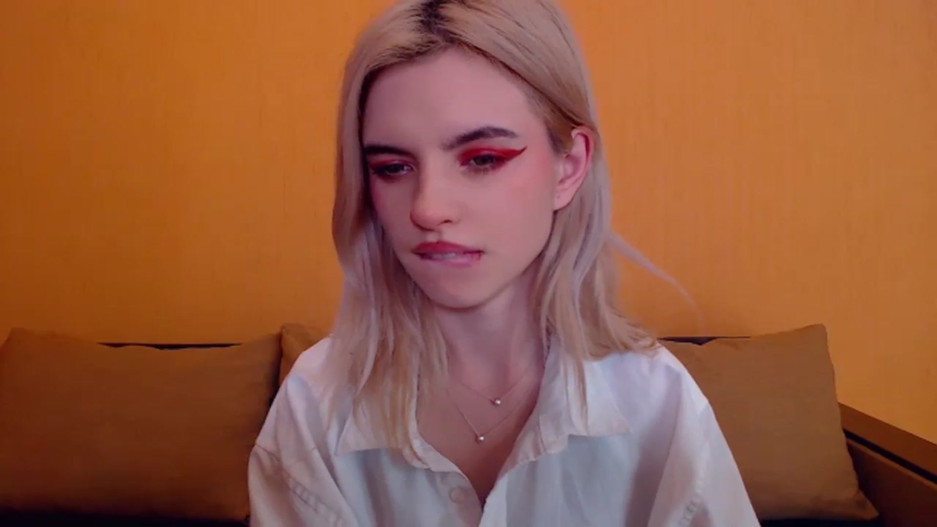 Gallery image thumbnail from Erineys's myfreecams stream on, 12/25/2023, 18:40 image 3 of 20