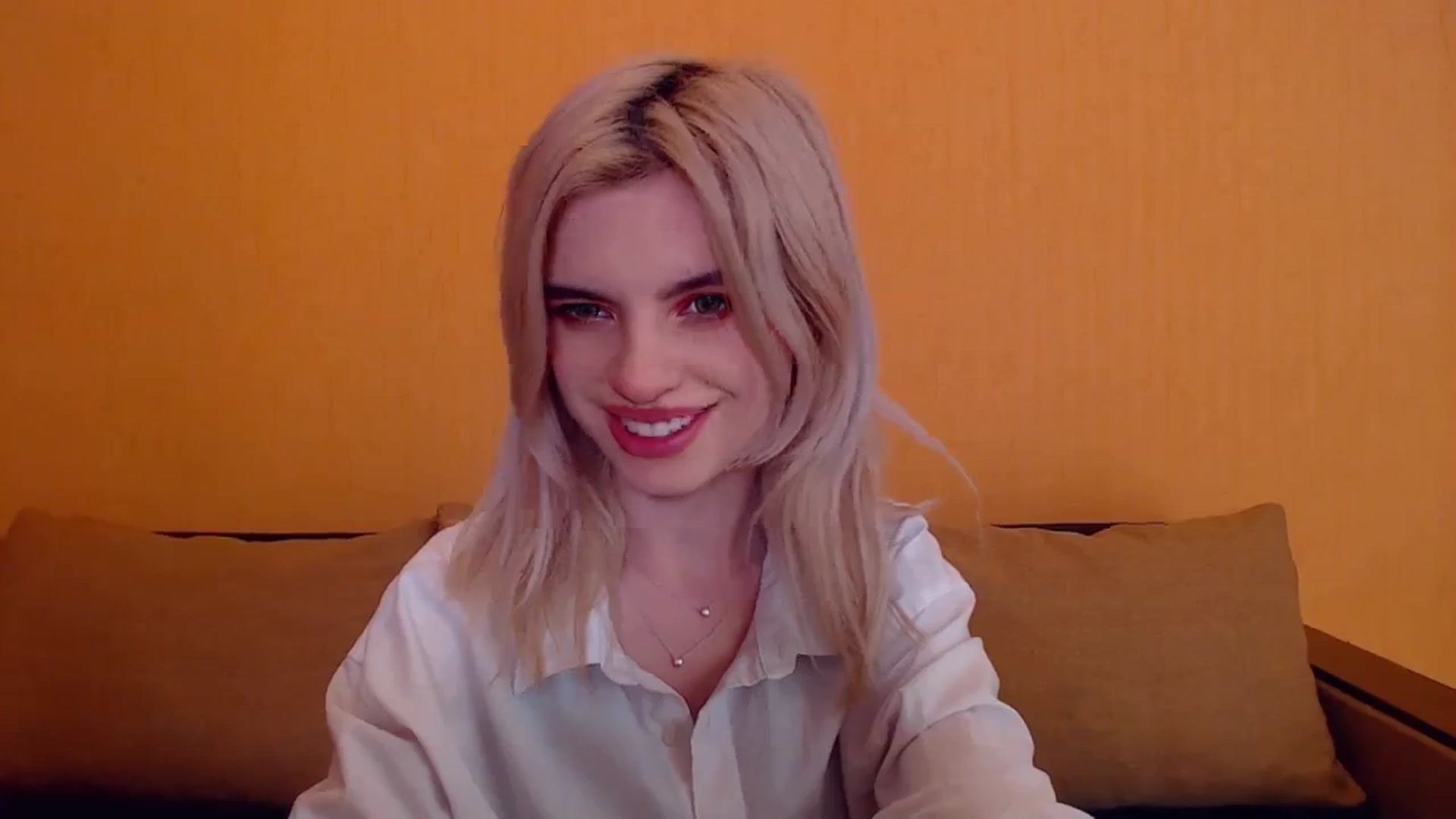 Gallery image thumbnail from Erineys's myfreecams stream on, 12/25/2023, 18:40 image 6 of 20