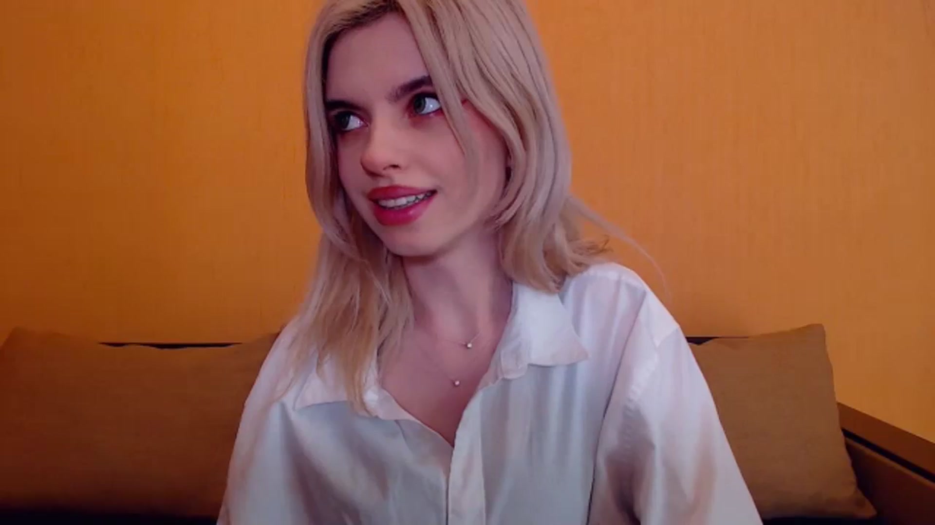 Gallery image thumbnail from Erineys's myfreecams stream on, 12/25/2023, 18:40 image 2 of 20