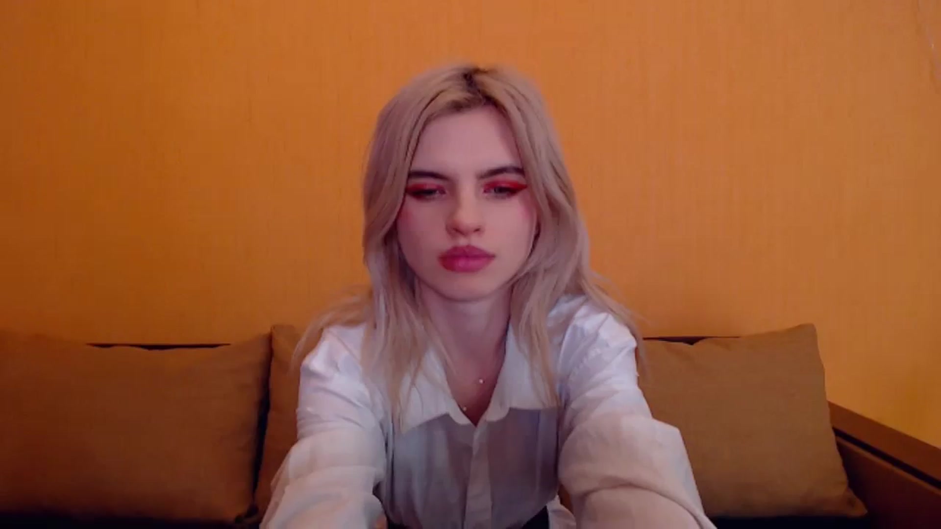 Gallery image thumbnail from Erineys's myfreecams stream on, 12/25/2023, 18:40 image 12 of 20