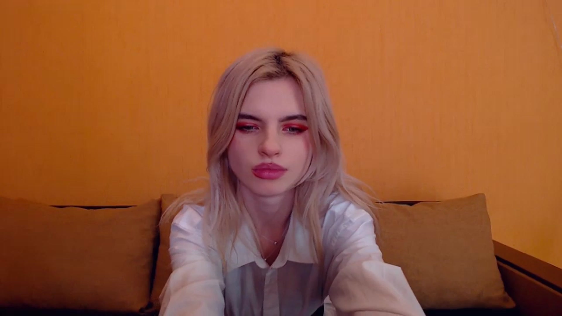 Gallery image thumbnail from Erineys's myfreecams stream on, 12/25/2023, 18:40 image 13 of 20