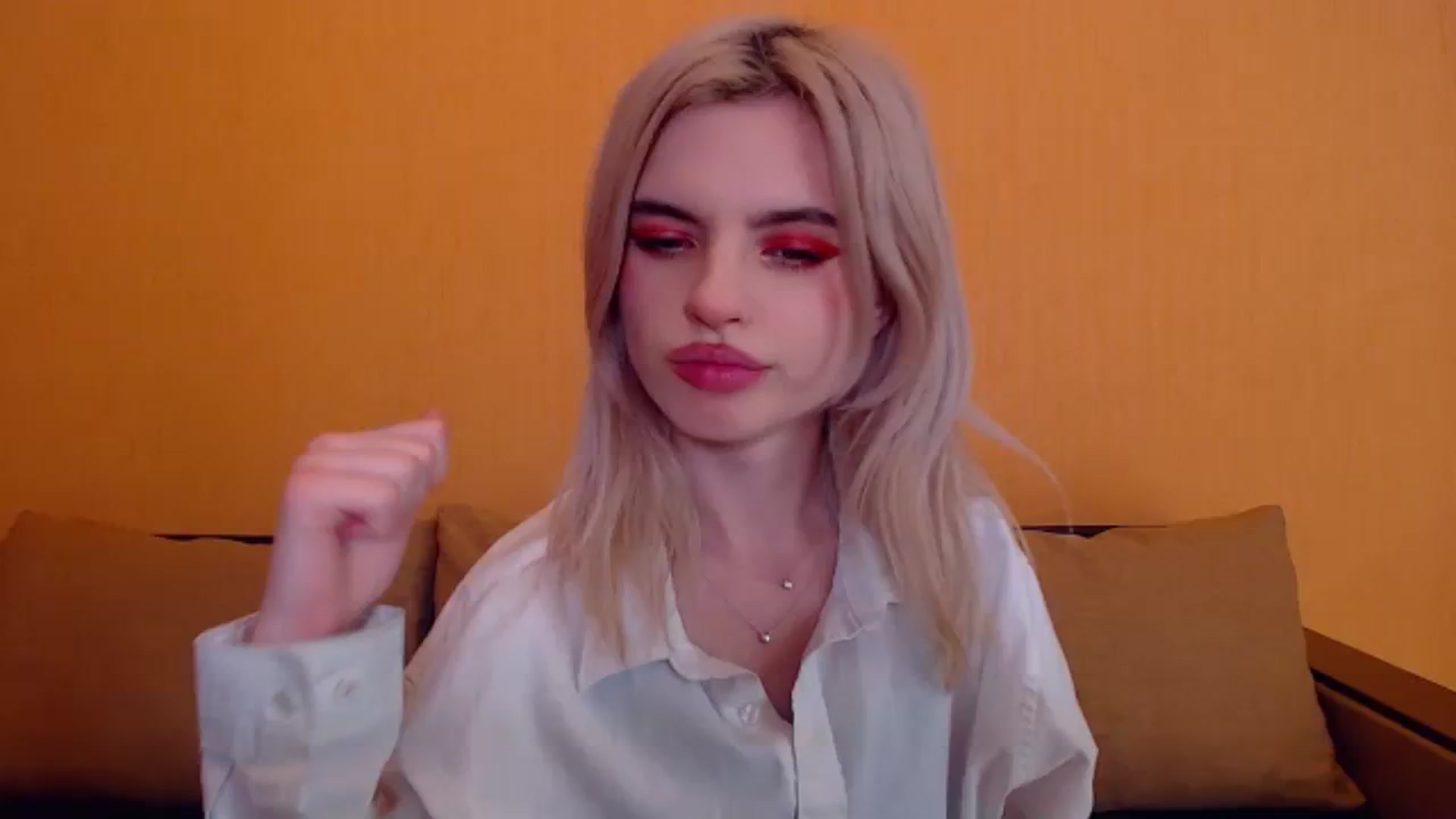 Gallery image thumbnail from Erineys's myfreecams stream on, 12/25/2023, 18:40 image 7 of 20