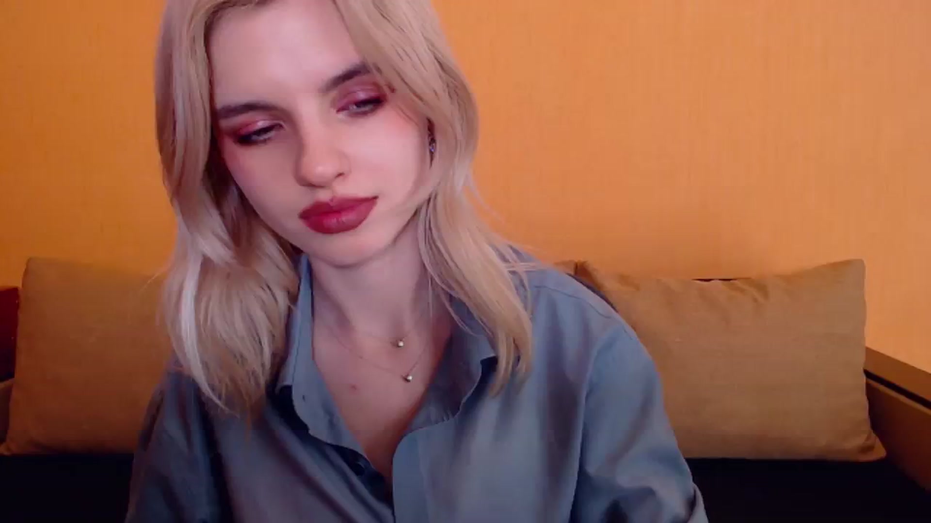 Gallery image thumbnail from Erineys's myfreecams stream on, 12/28/2023, 18:28 image 13 of 20