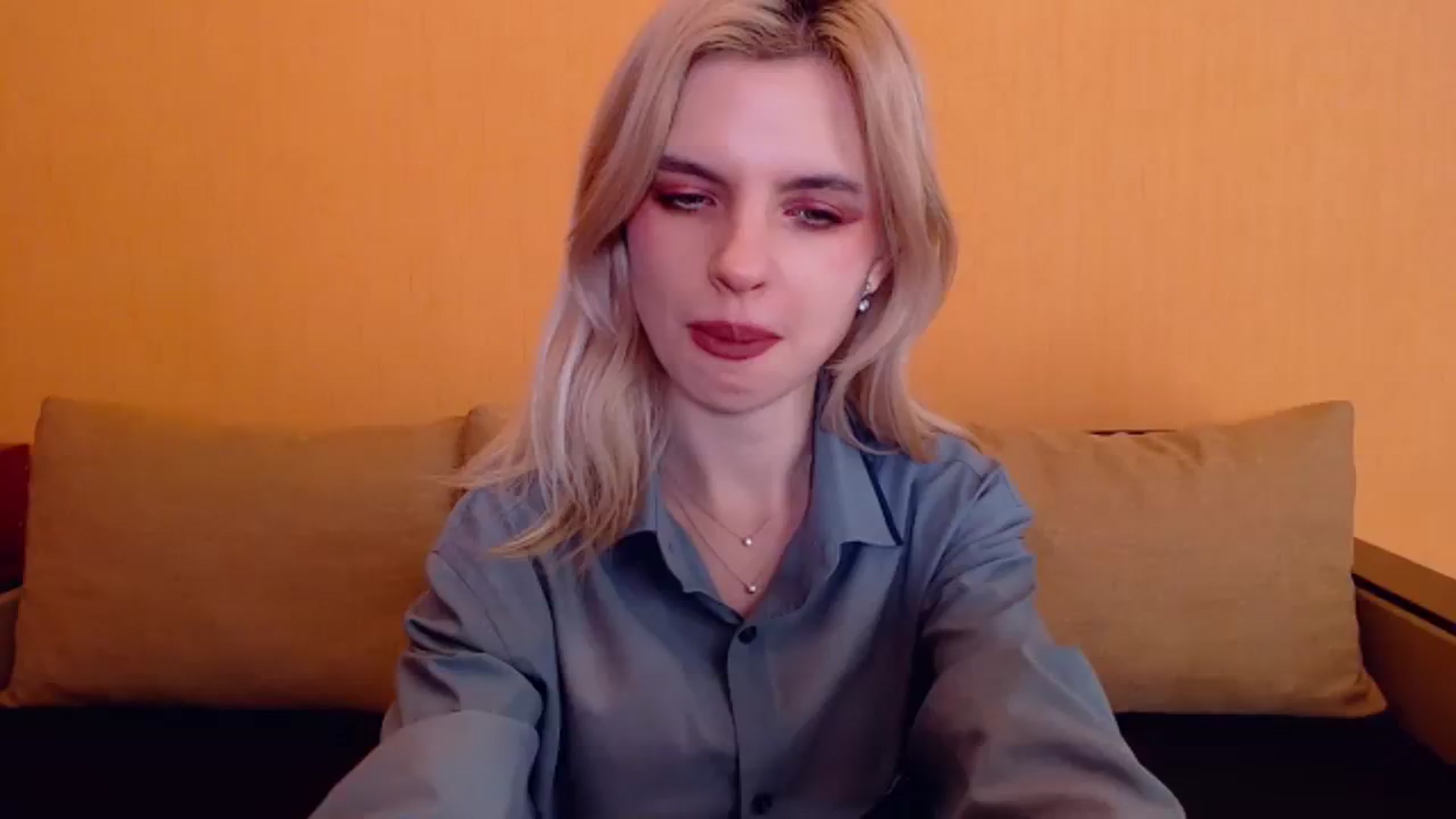 Gallery image thumbnail from Erineys's myfreecams stream on, 12/28/2023, 18:28 image 6 of 20