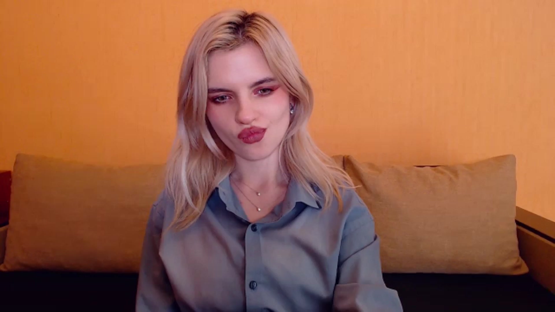 Gallery image thumbnail from Erineys's myfreecams stream on, 12/28/2023, 18:28 image 8 of 20