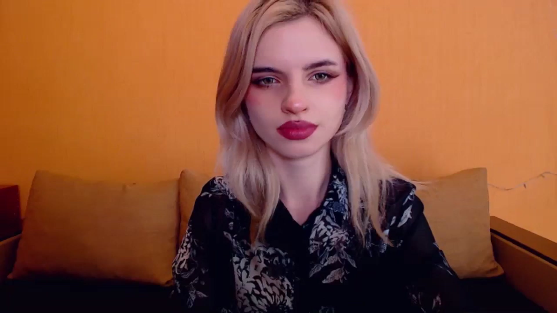 Gallery image thumbnail from Erineys's myfreecams stream on, 12/29/2023, 15:17 image 3 of 20