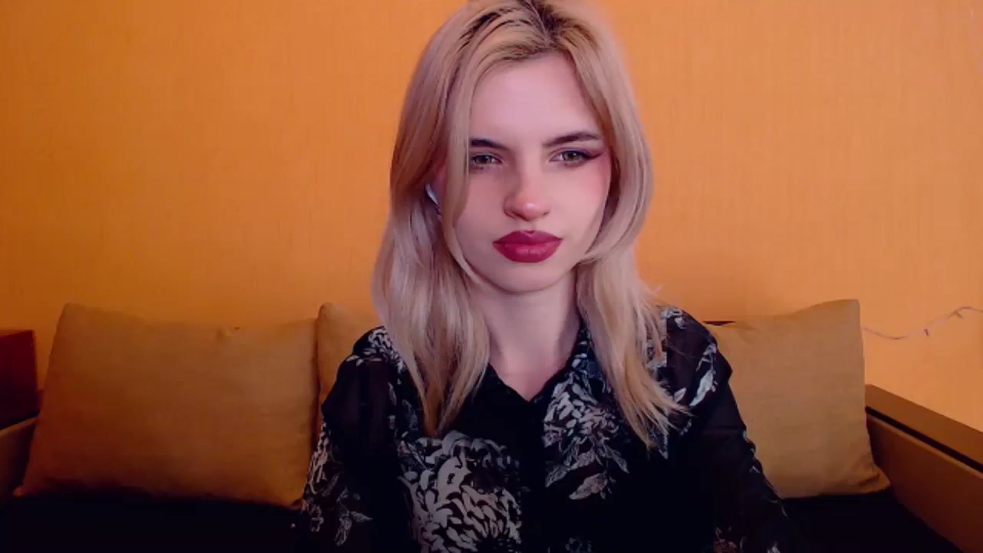 Gallery image thumbnail from Erineys's myfreecams stream on, 12/29/2023, 15:17 image 9 of 20