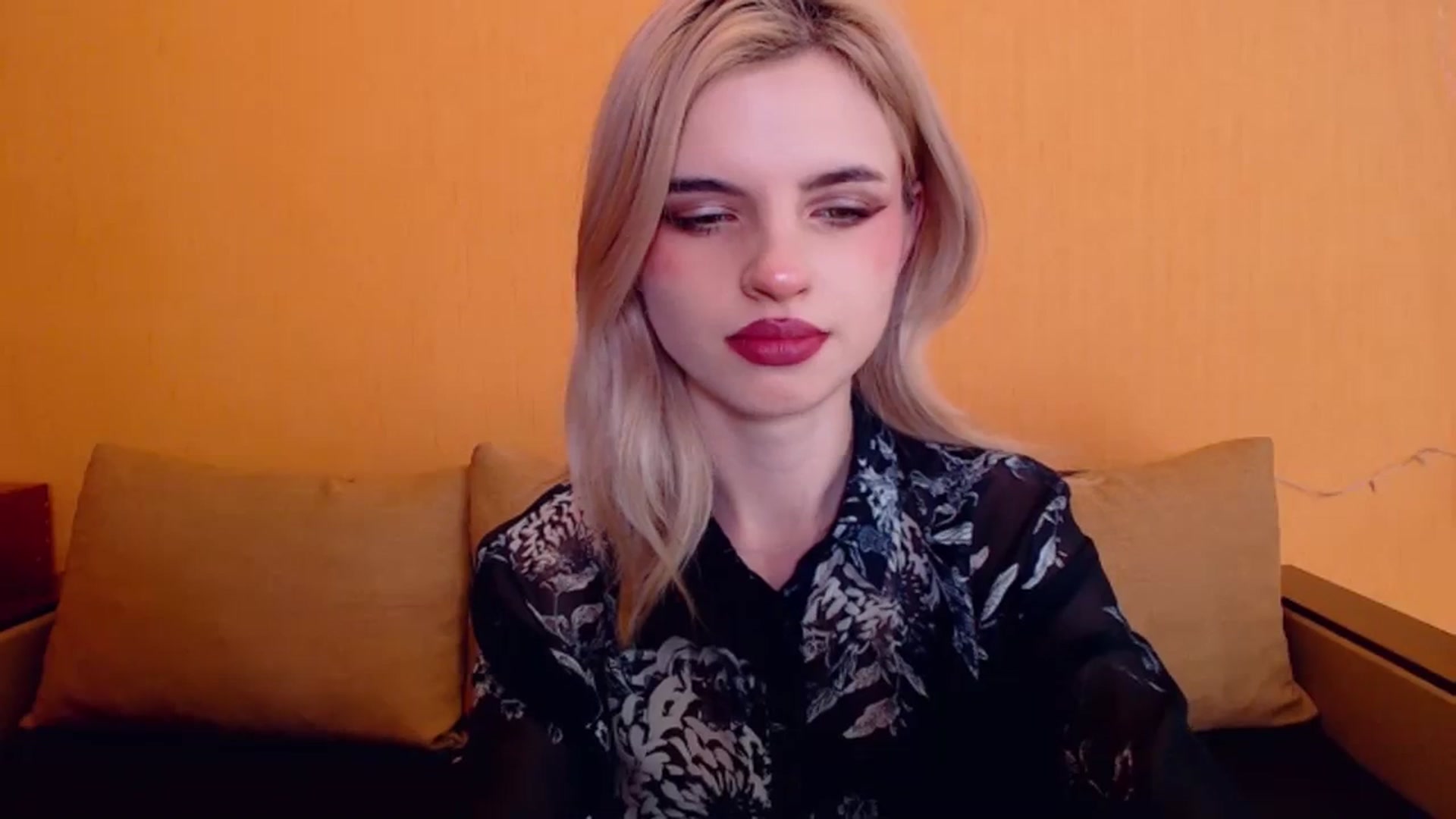 Gallery image thumbnail from Erineys's myfreecams stream on, 12/29/2023, 15:17 image 2 of 20