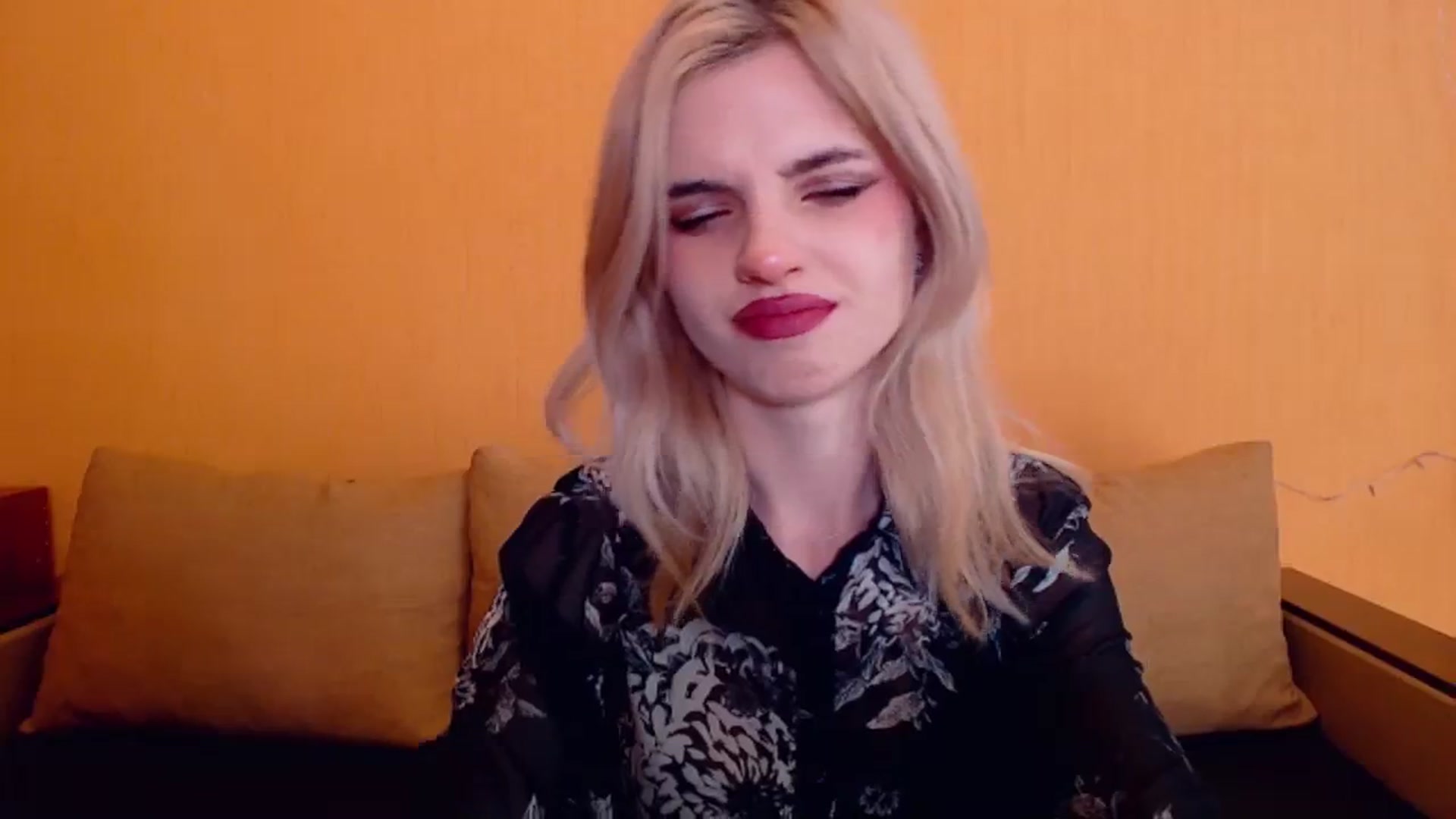 Gallery image thumbnail from Erineys's myfreecams stream on, 12/29/2023, 15:17 image 7 of 20