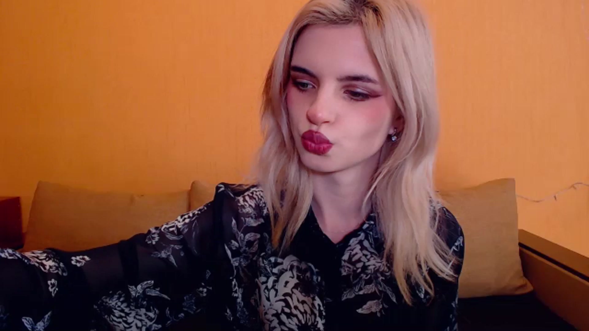 Gallery image thumbnail from Erineys's myfreecams stream on, 12/29/2023, 15:17 image 12 of 20
