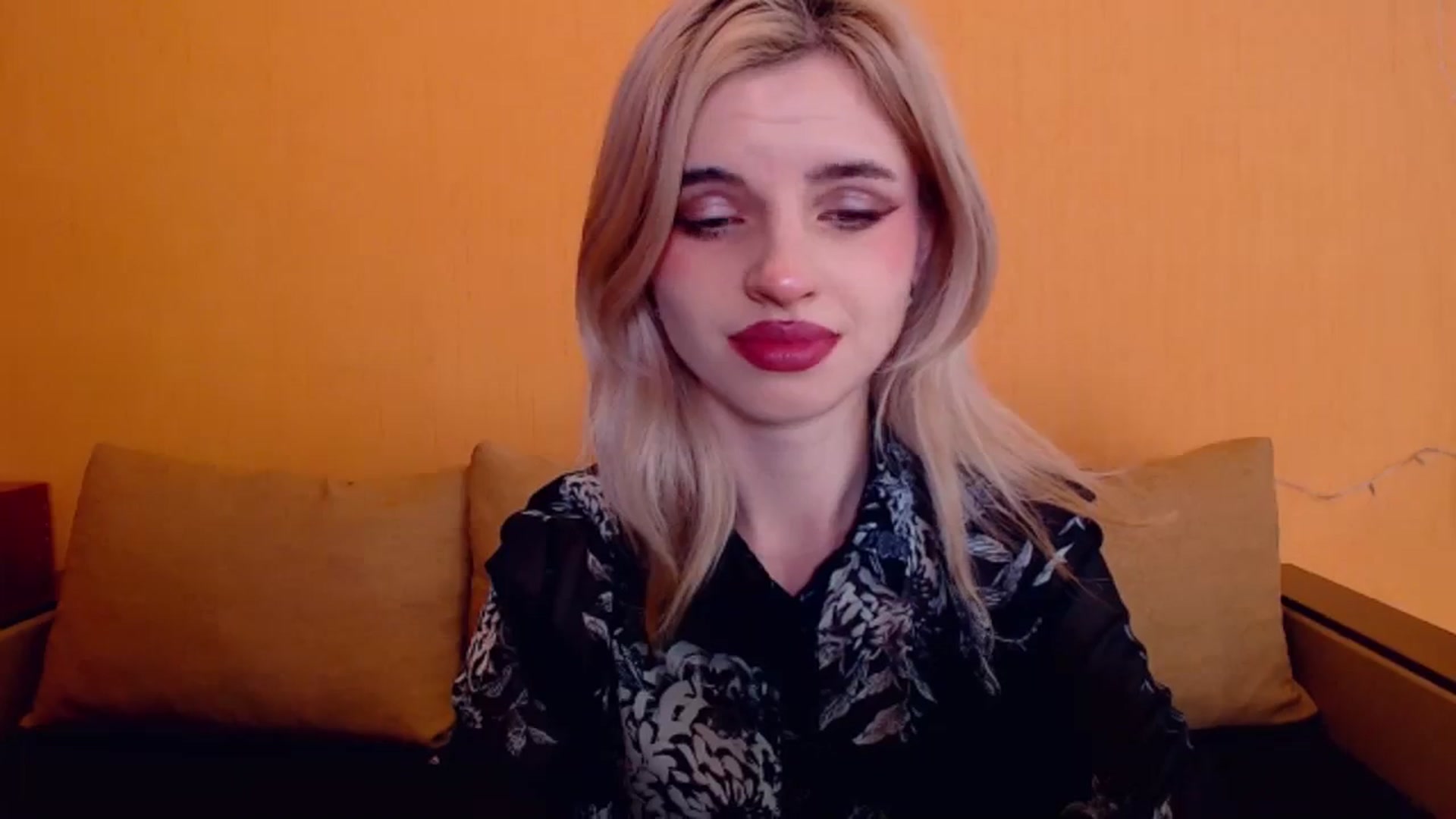 Gallery image thumbnail from Erineys's myfreecams stream on, 12/29/2023, 15:17 image 4 of 20