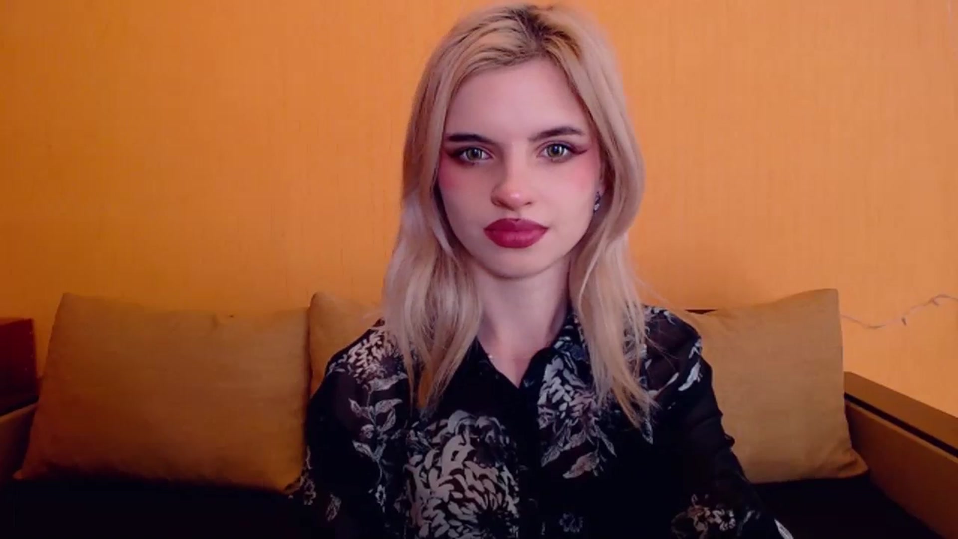 Gallery image thumbnail from Erineys's myfreecams stream on, 12/29/2023, 15:17 image 14 of 20