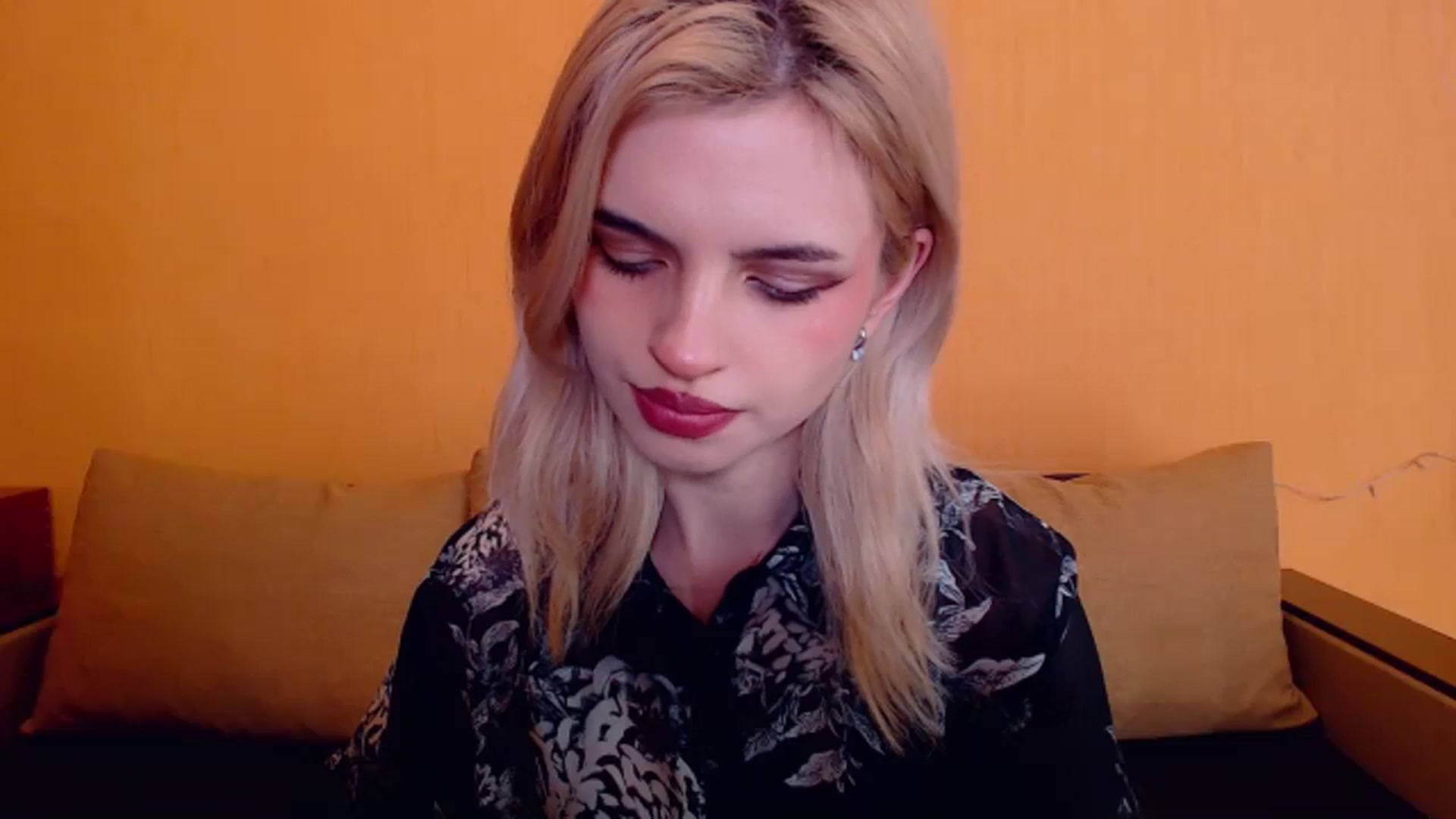 Gallery image thumbnail from Erineys's myfreecams stream on, 12/29/2023, 15:17 image 16 of 20