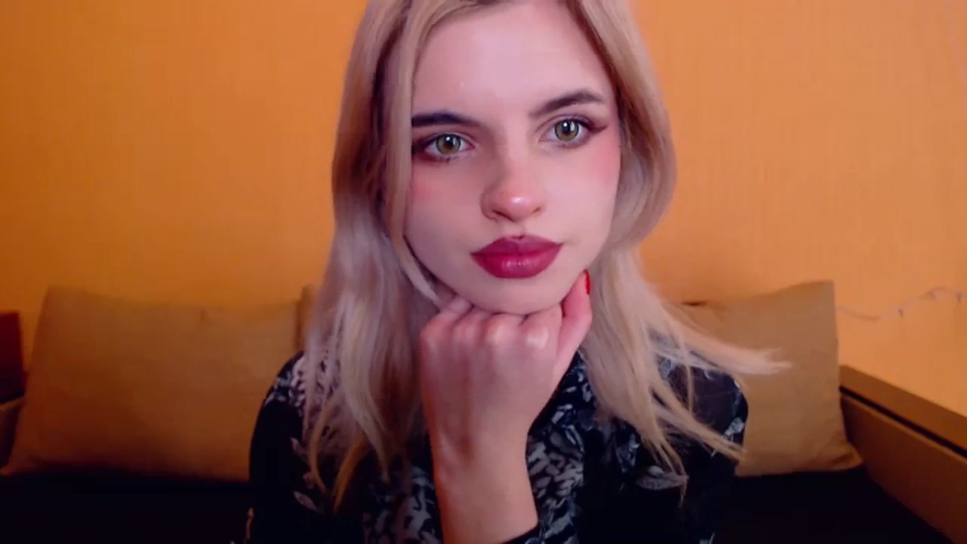 Gallery image thumbnail from Erineys's myfreecams stream on, 12/29/2023, 16:16 image 11 of 20