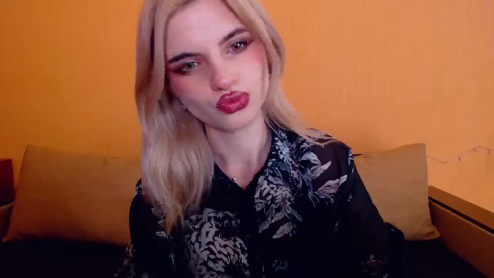 Gallery image thumbnail from Erineys's myfreecams stream on, 12/29/2023, 16:16 image 14 of 20