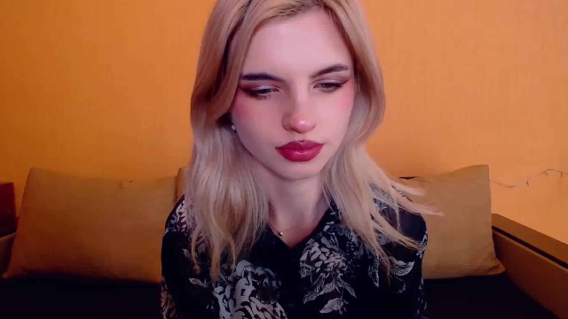 Gallery image thumbnail from Erineys's myfreecams stream on, 12/29/2023, 16:16 image 13 of 20