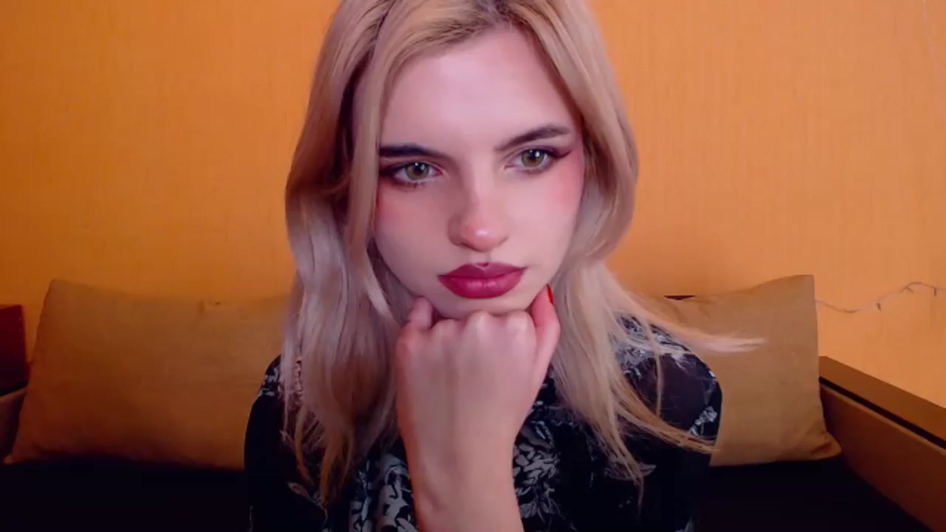 Gallery image thumbnail from Erineys's myfreecams stream on, 12/29/2023, 16:16 image 12 of 20