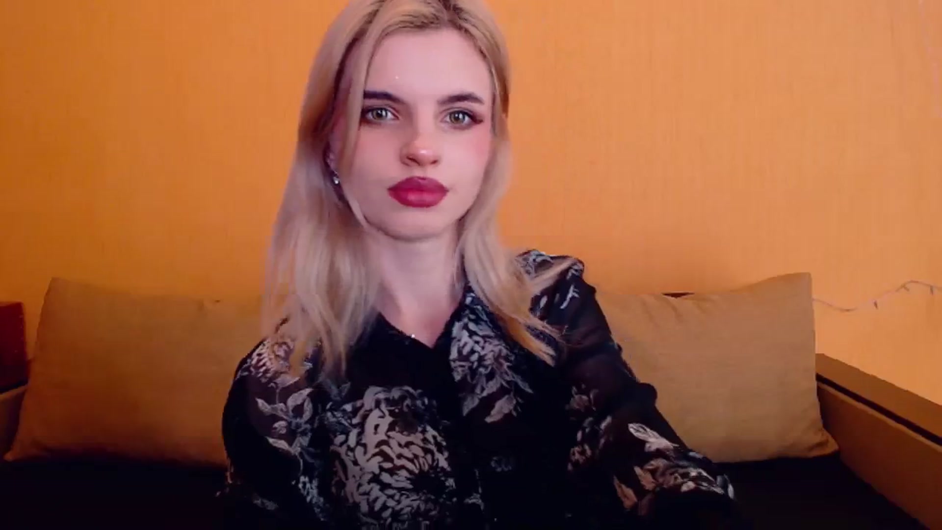 Gallery image thumbnail from Erineys's myfreecams stream on, 12/29/2023, 16:16 image 10 of 20