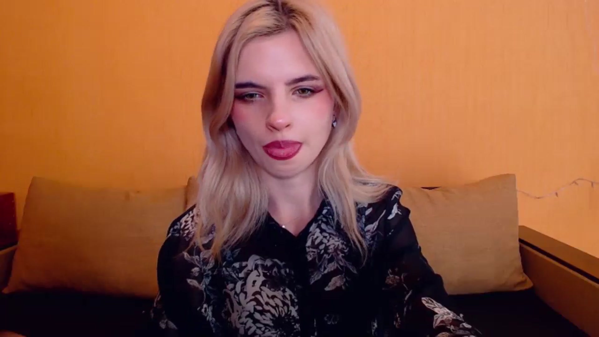 Gallery image thumbnail from Erineys's myfreecams stream on, 12/29/2023, 16:16 image 4 of 20