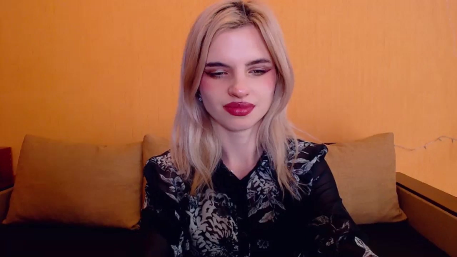 Gallery image thumbnail from Erineys's myfreecams stream on, 12/29/2023, 16:16 image 16 of 20