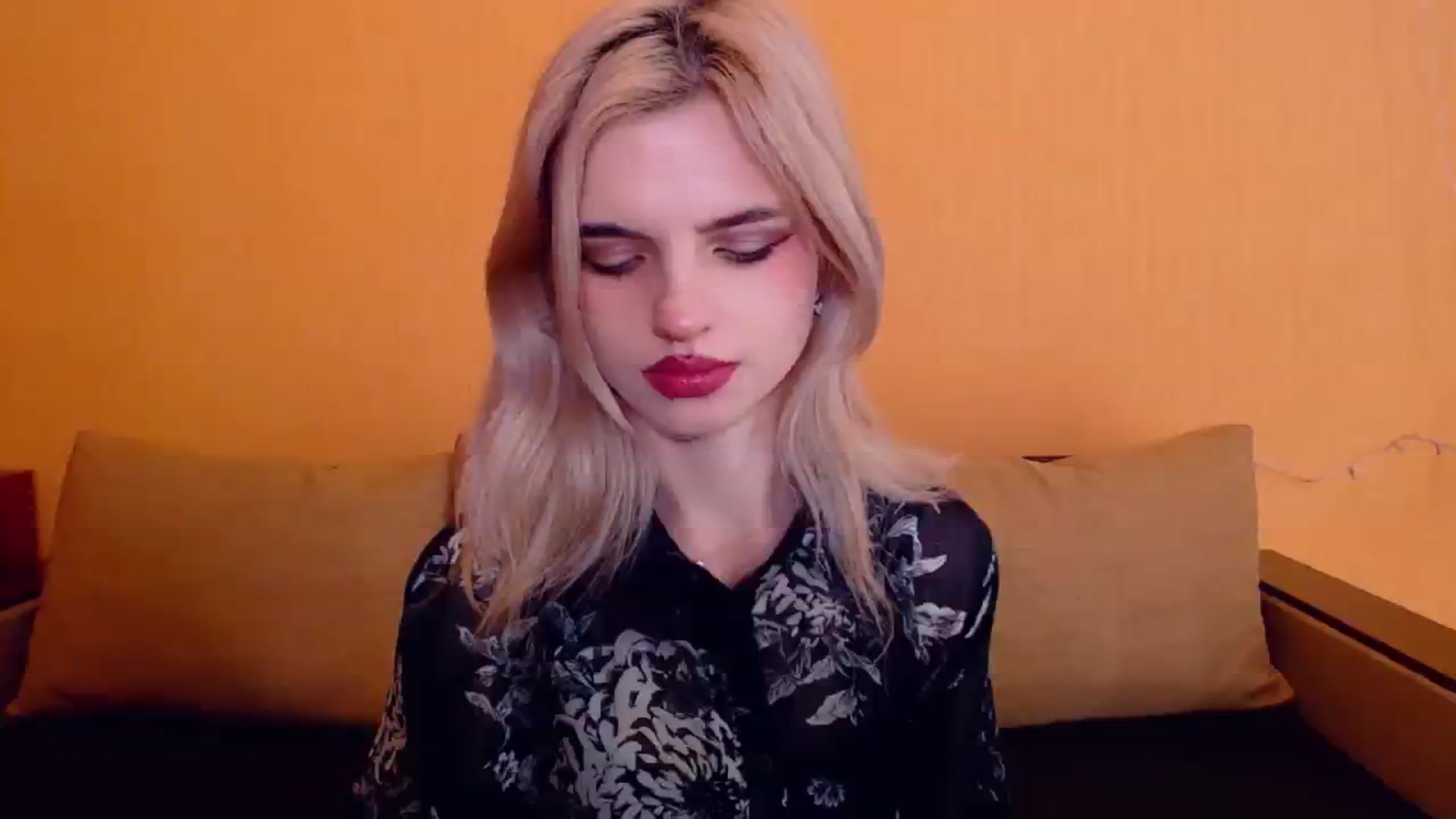 Gallery image thumbnail from Erineys's myfreecams stream on, 12/29/2023, 16:16 image 3 of 20