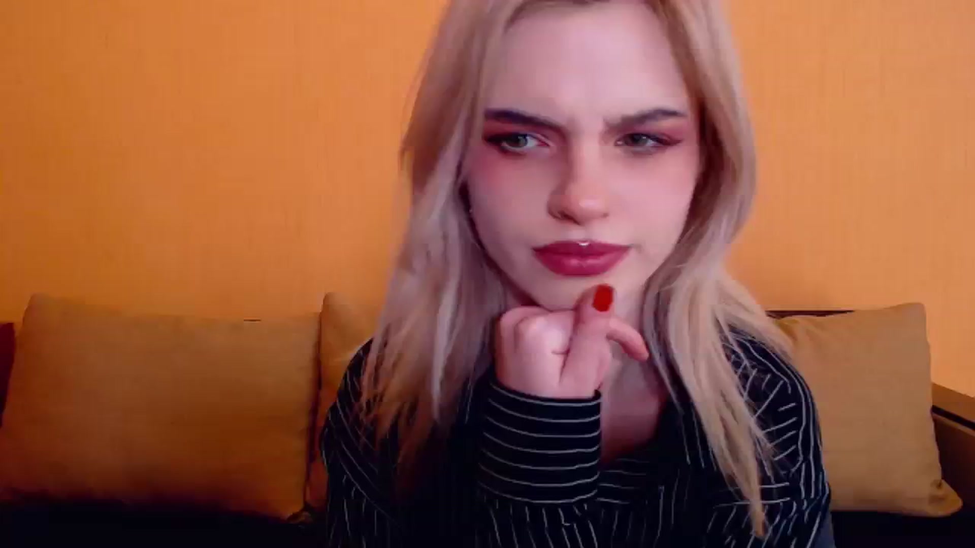 Gallery image thumbnail from Erineys's myfreecams stream on, 12/30/2023, 15:29 image 14 of 20