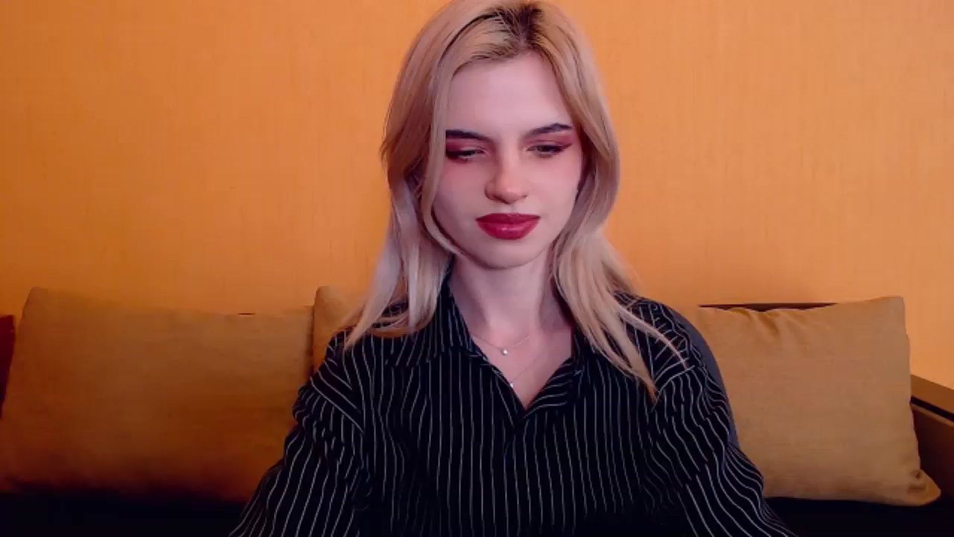 Gallery image thumbnail from Erineys's myfreecams stream on, 12/30/2023, 15:29 image 11 of 20