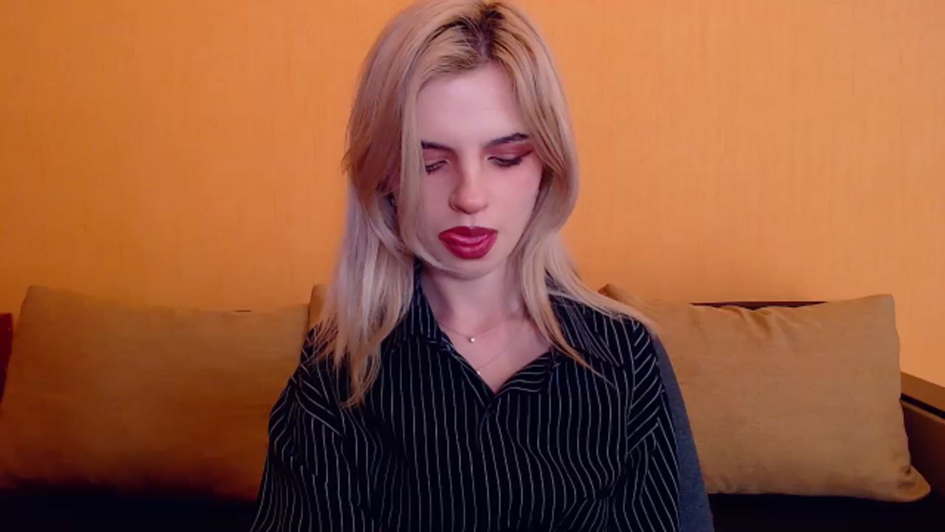 Gallery image thumbnail from Erineys's myfreecams stream on, 12/30/2023, 15:29 image 10 of 20