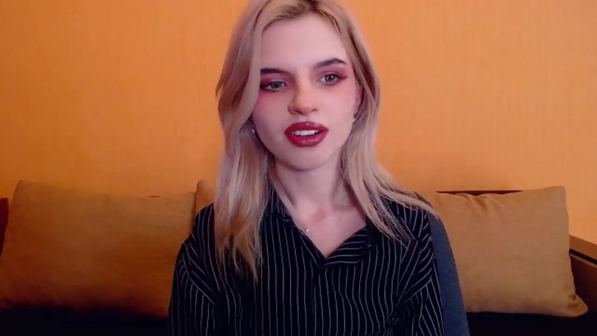 Gallery image thumbnail from Erineys's myfreecams stream on, 12/30/2023, 15:29 image 6 of 20