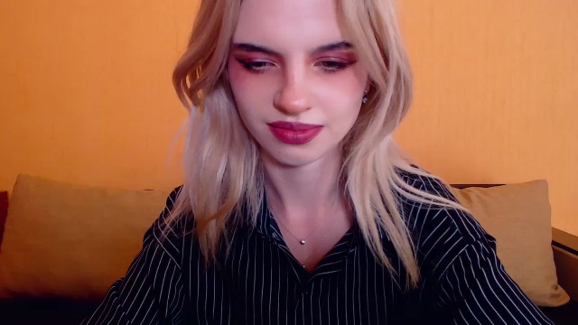 Gallery image thumbnail from Erineys's myfreecams stream on, 12/30/2023, 15:29 image 1 of 20