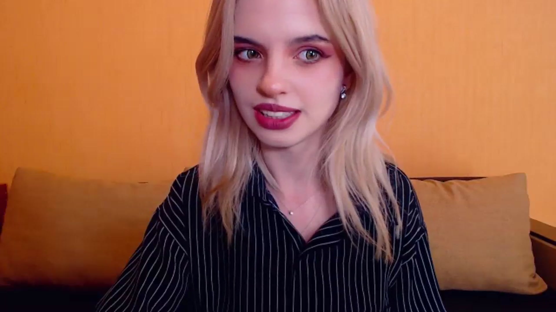 Gallery image thumbnail from Erineys's myfreecams stream on, 12/30/2023, 15:29 image 3 of 20