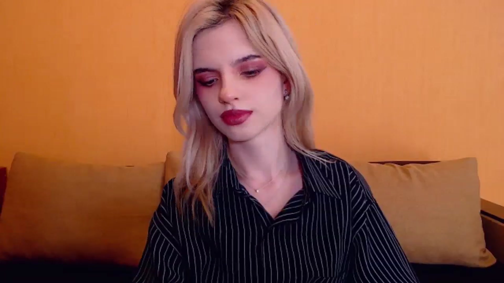 Gallery image thumbnail from Erineys's myfreecams stream on, 12/30/2023, 15:29 image 7 of 20