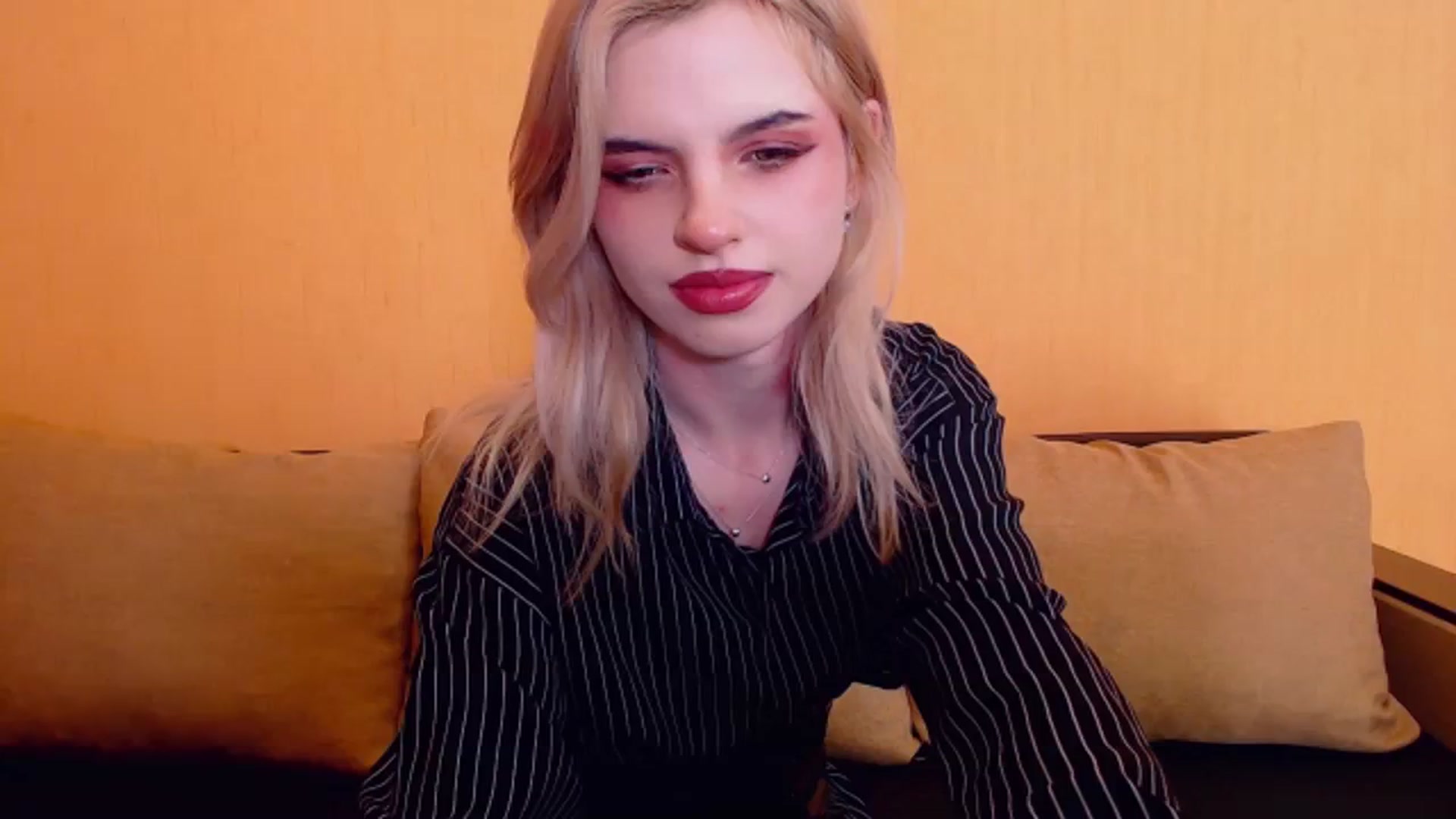 Gallery image thumbnail from Erineys's myfreecams stream on, 12/30/2023, 16:22 image 11 of 20