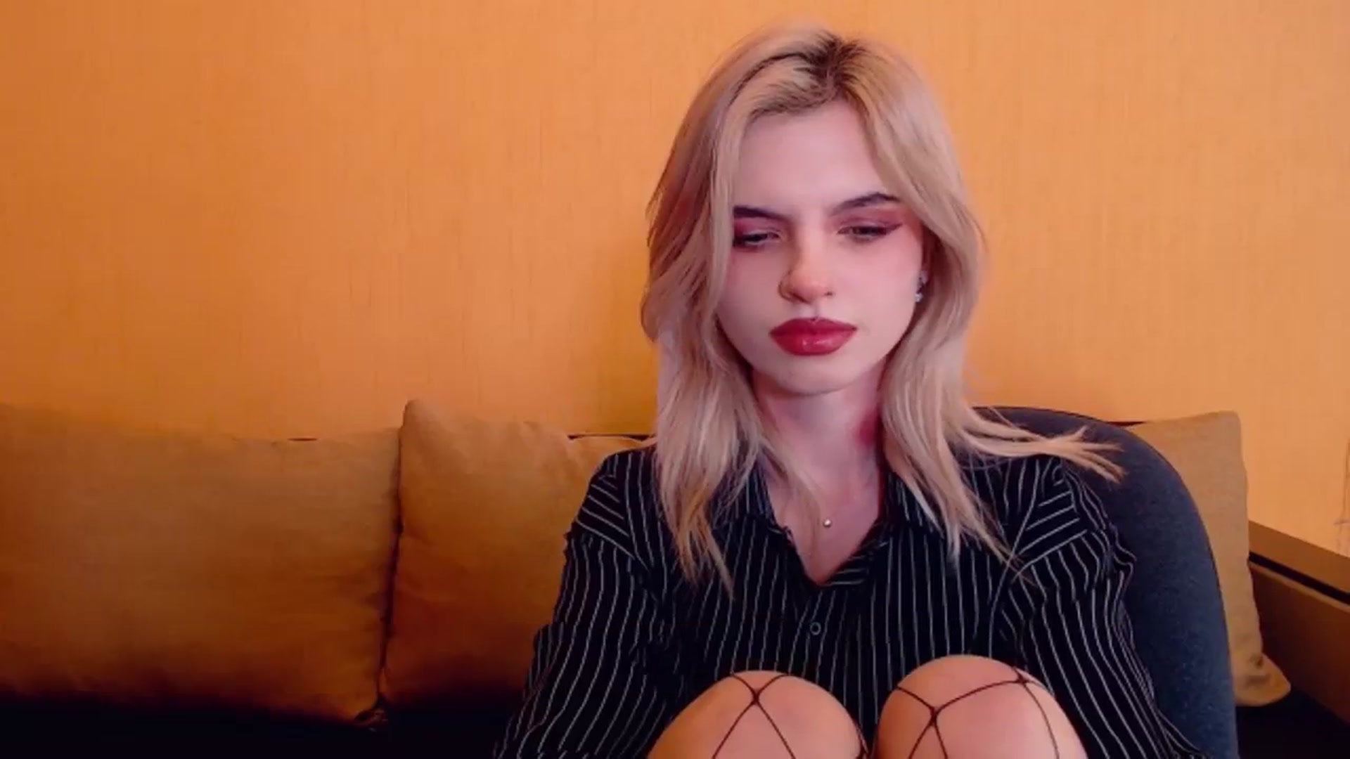 Gallery image thumbnail from Erineys's myfreecams stream on, 12/30/2023, 16:22 image 2 of 20