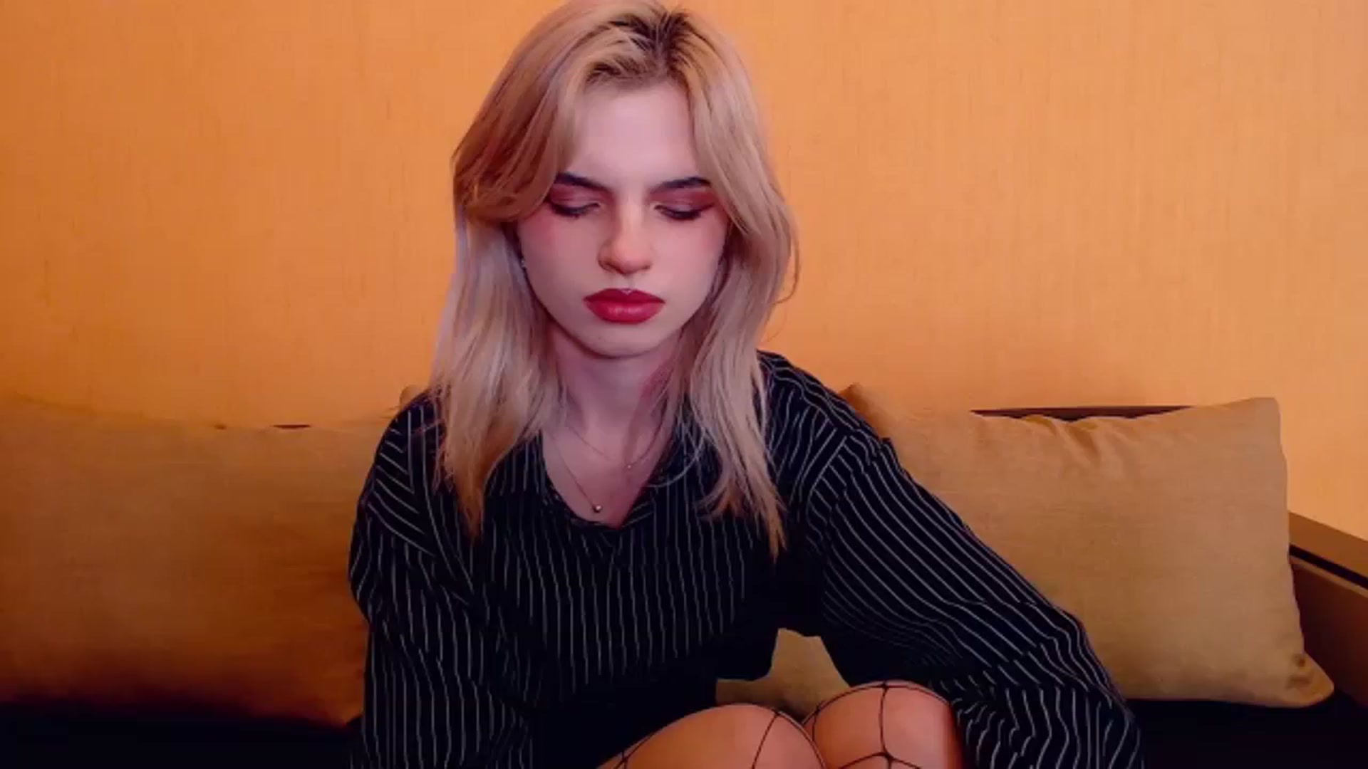 Gallery image thumbnail from Erineys's myfreecams stream on, 12/30/2023, 16:22 image 18 of 20
