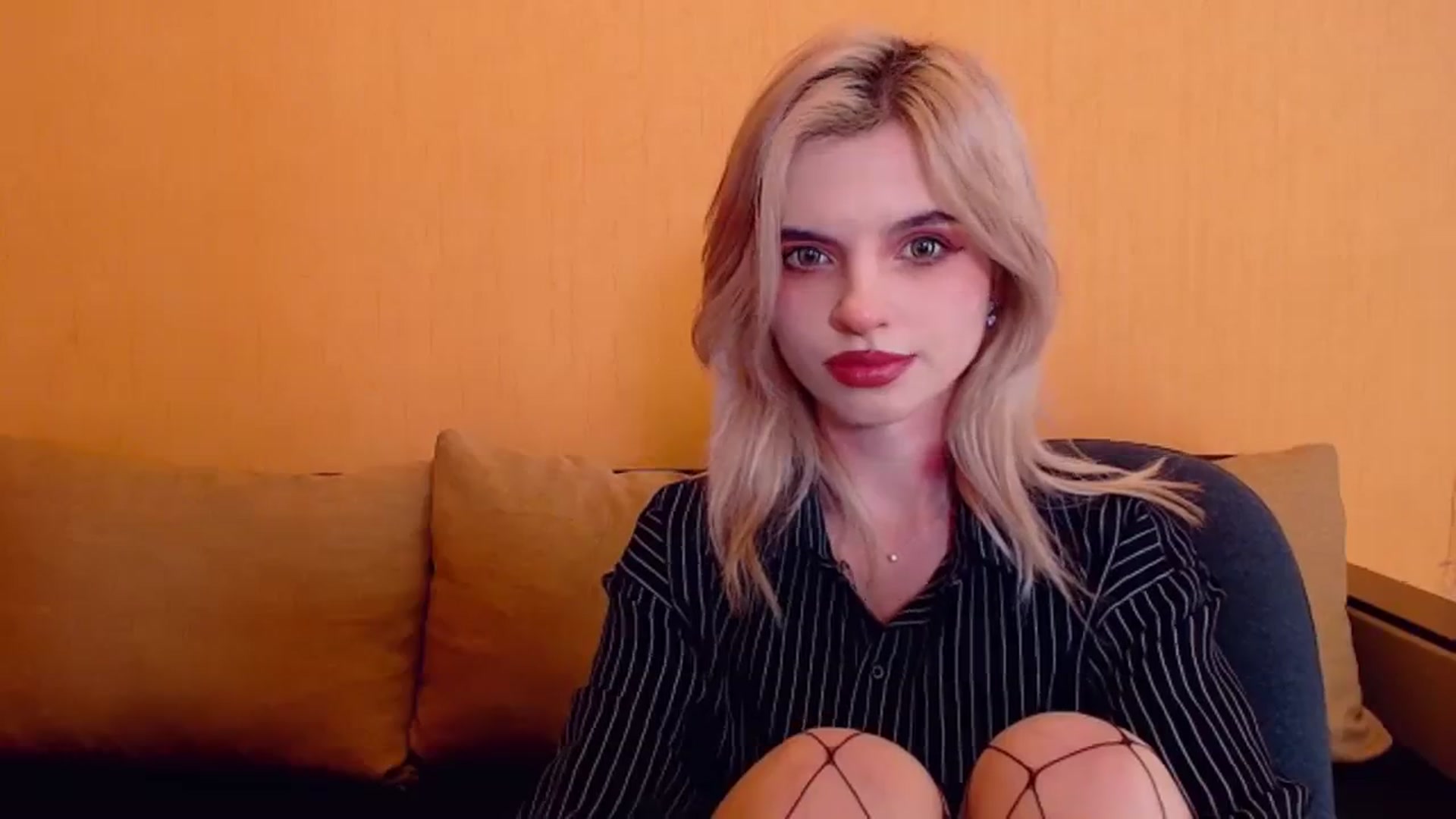 Gallery image thumbnail from Erineys's myfreecams stream on, 12/30/2023, 16:22 image 3 of 20
