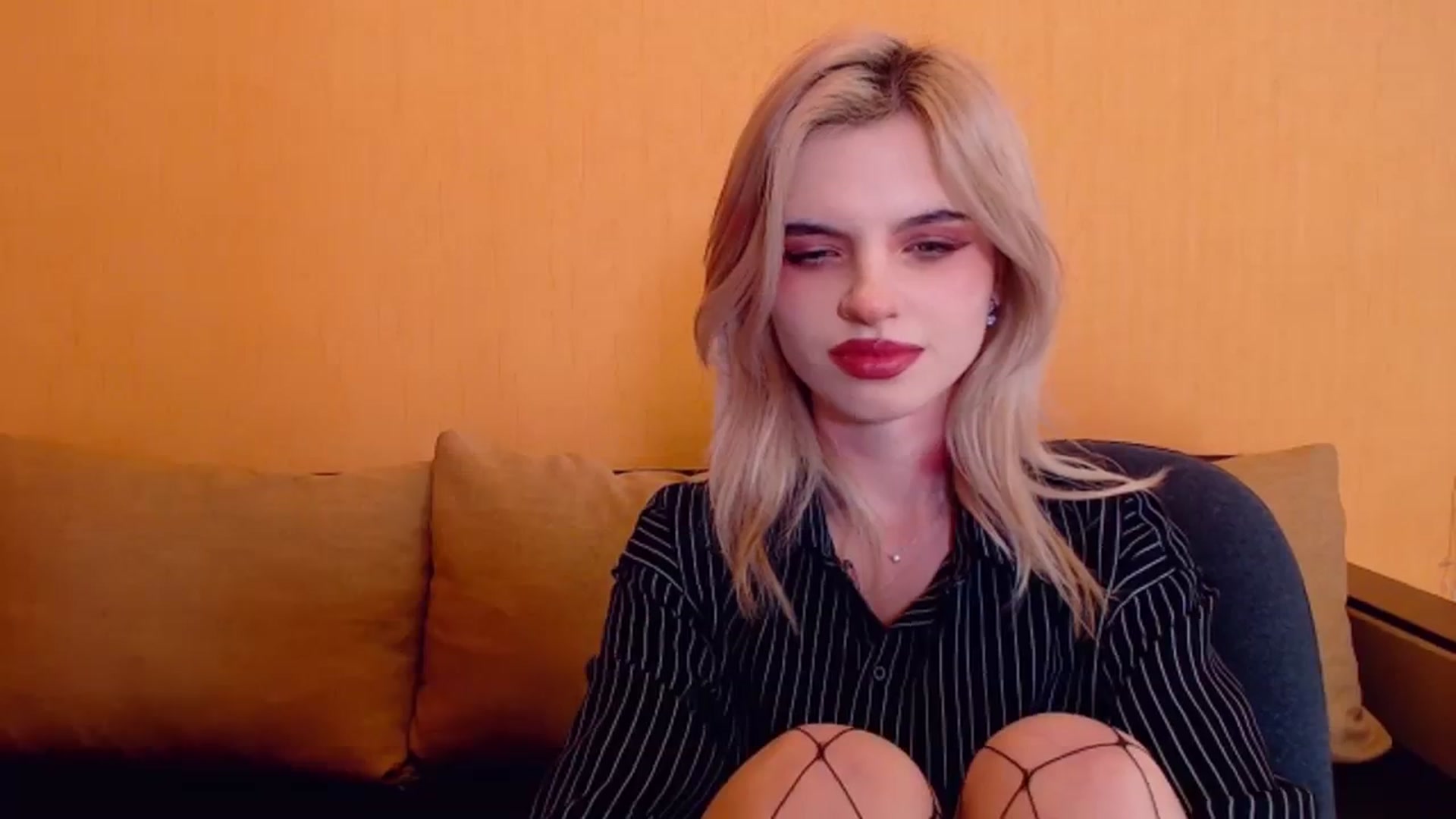 Gallery image thumbnail from Erineys's myfreecams stream on, 12/30/2023, 16:22 image 4 of 20