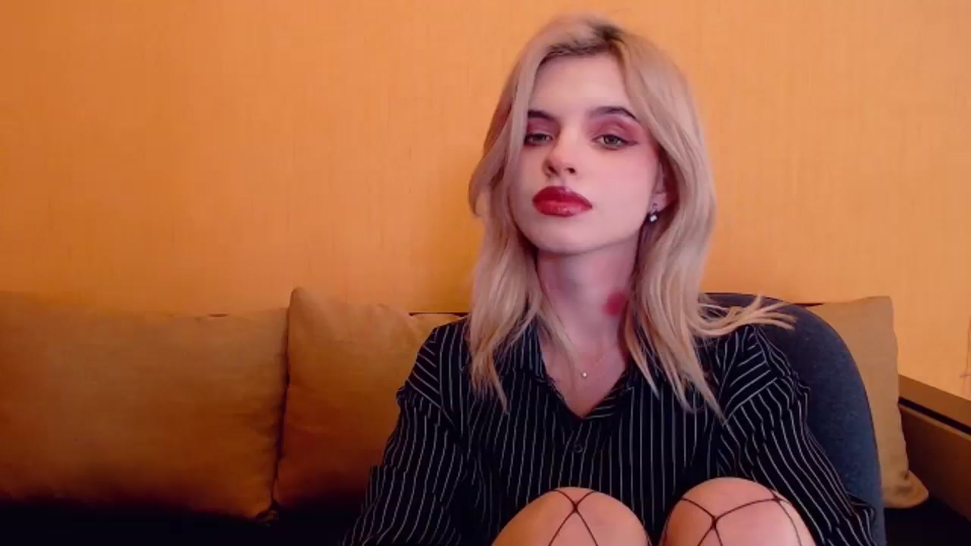 Gallery image thumbnail from Erineys's myfreecams stream on, 12/30/2023, 16:22 image 1 of 20