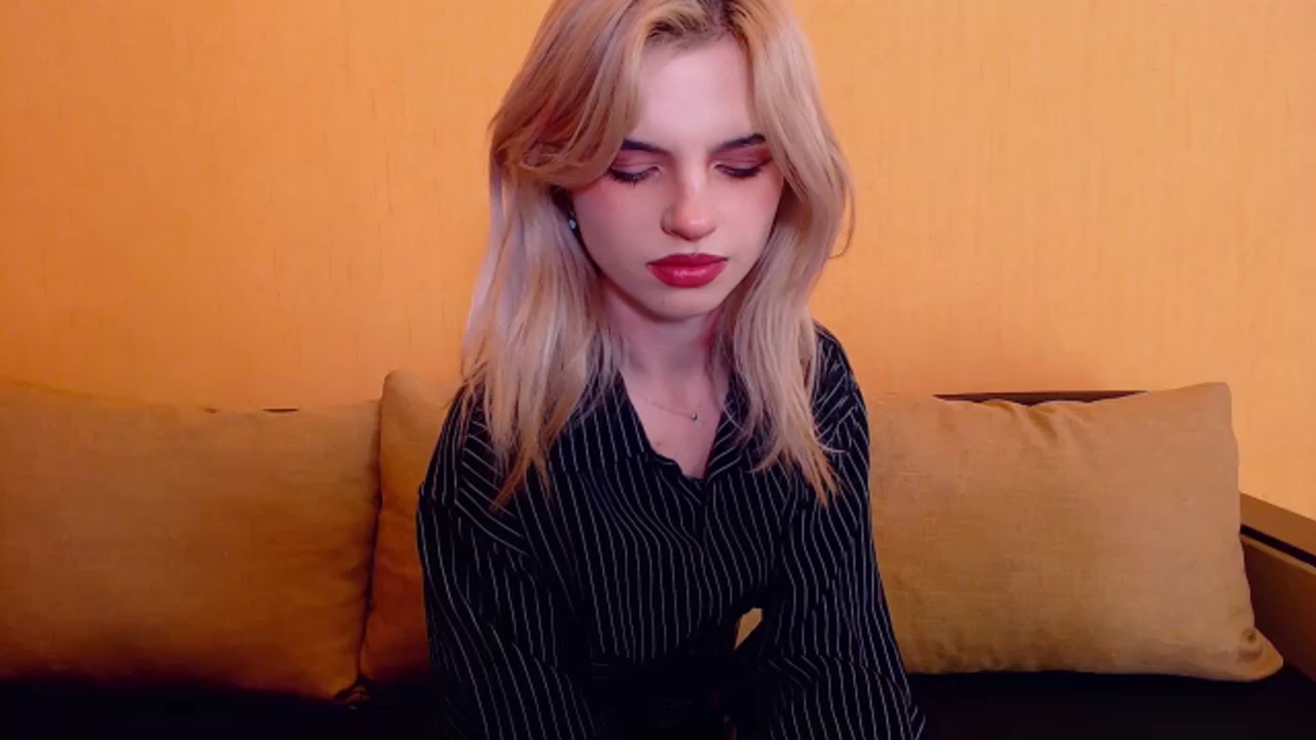 Gallery image thumbnail from Erineys's myfreecams stream on, 12/30/2023, 16:22 image 16 of 20