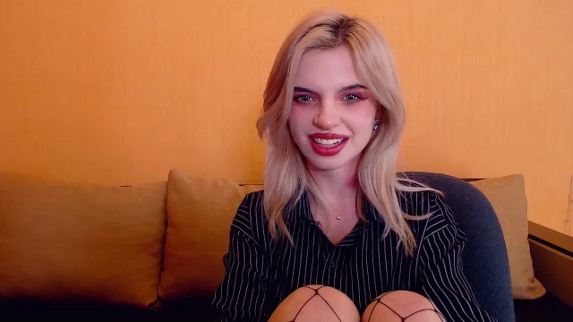 Gallery image thumbnail from Erineys's myfreecams stream on, 12/30/2023, 16:22 image 7 of 20