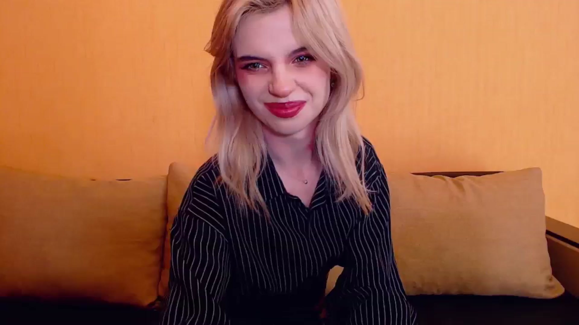Gallery image thumbnail from Erineys's myfreecams stream on, 12/30/2023, 16:22 image 14 of 20