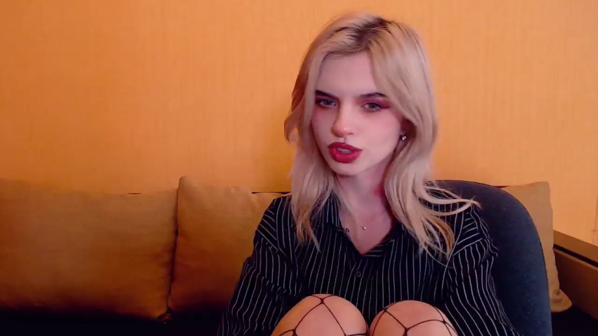 Gallery image thumbnail from Erineys's myfreecams stream on, 12/30/2023, 16:22 image 5 of 20